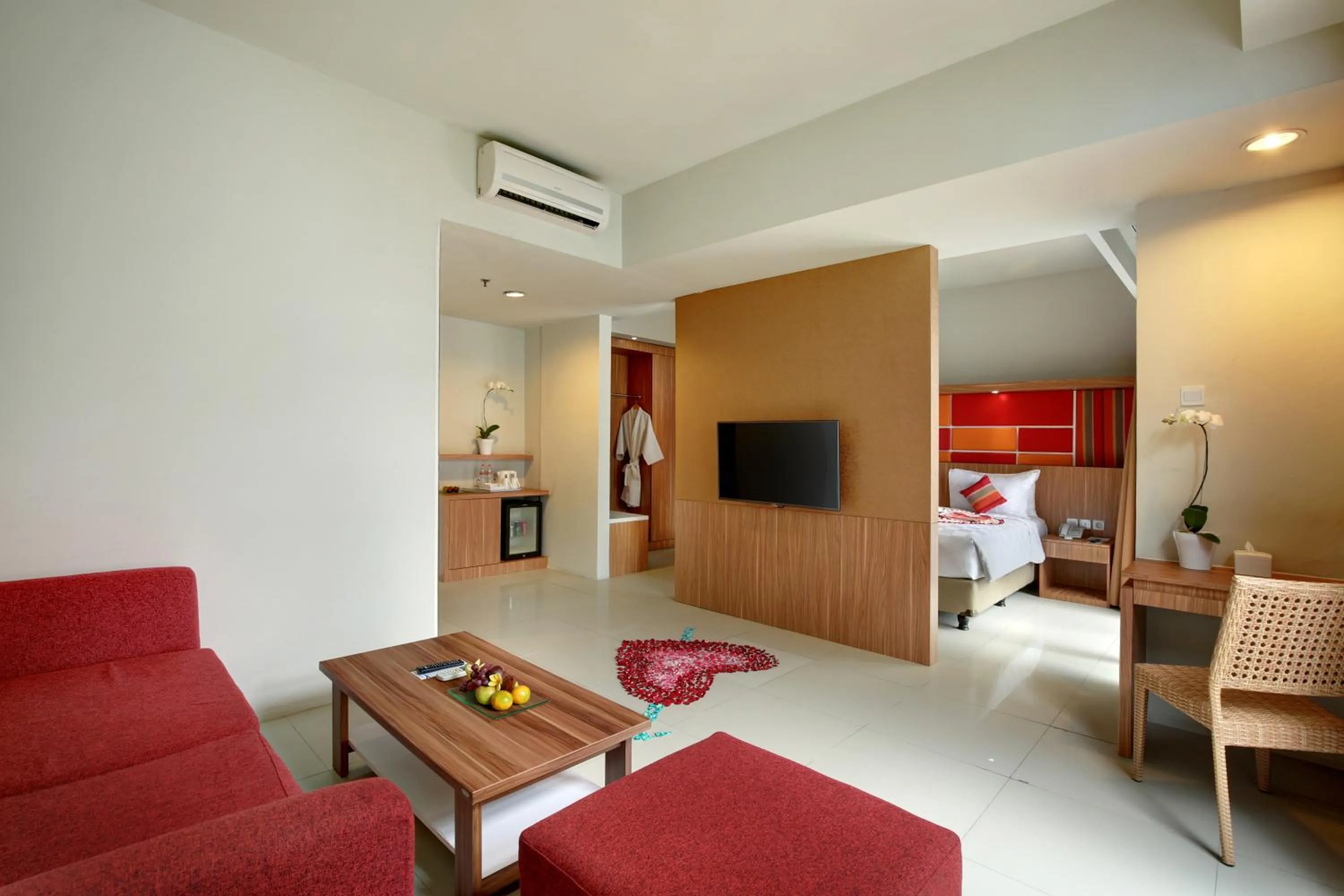 Living room, Bed in Kyriad Hotel Airport Jakarta