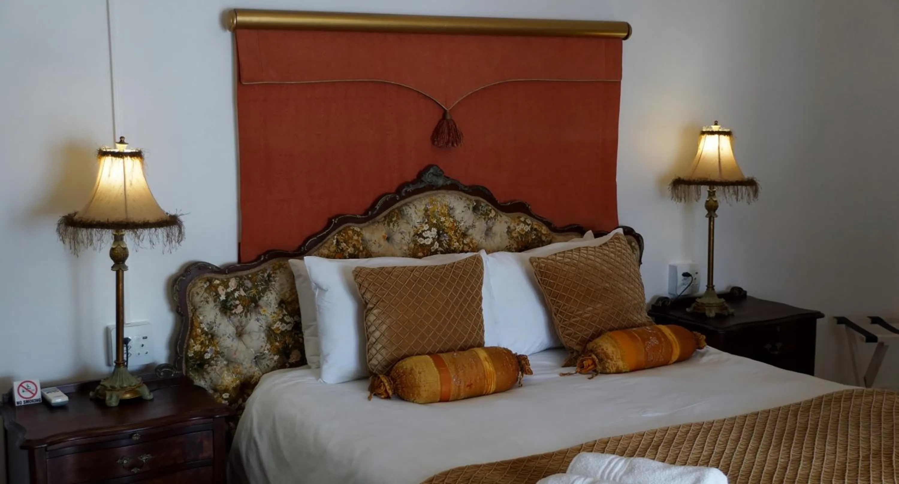 Bed in Paternoster Manor