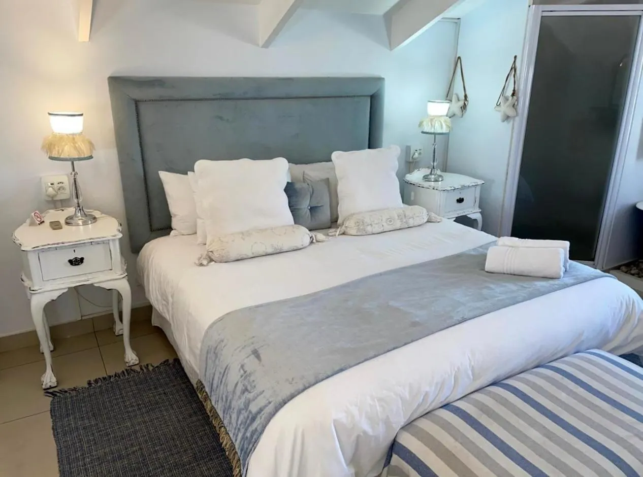 Bed in Paternoster Manor