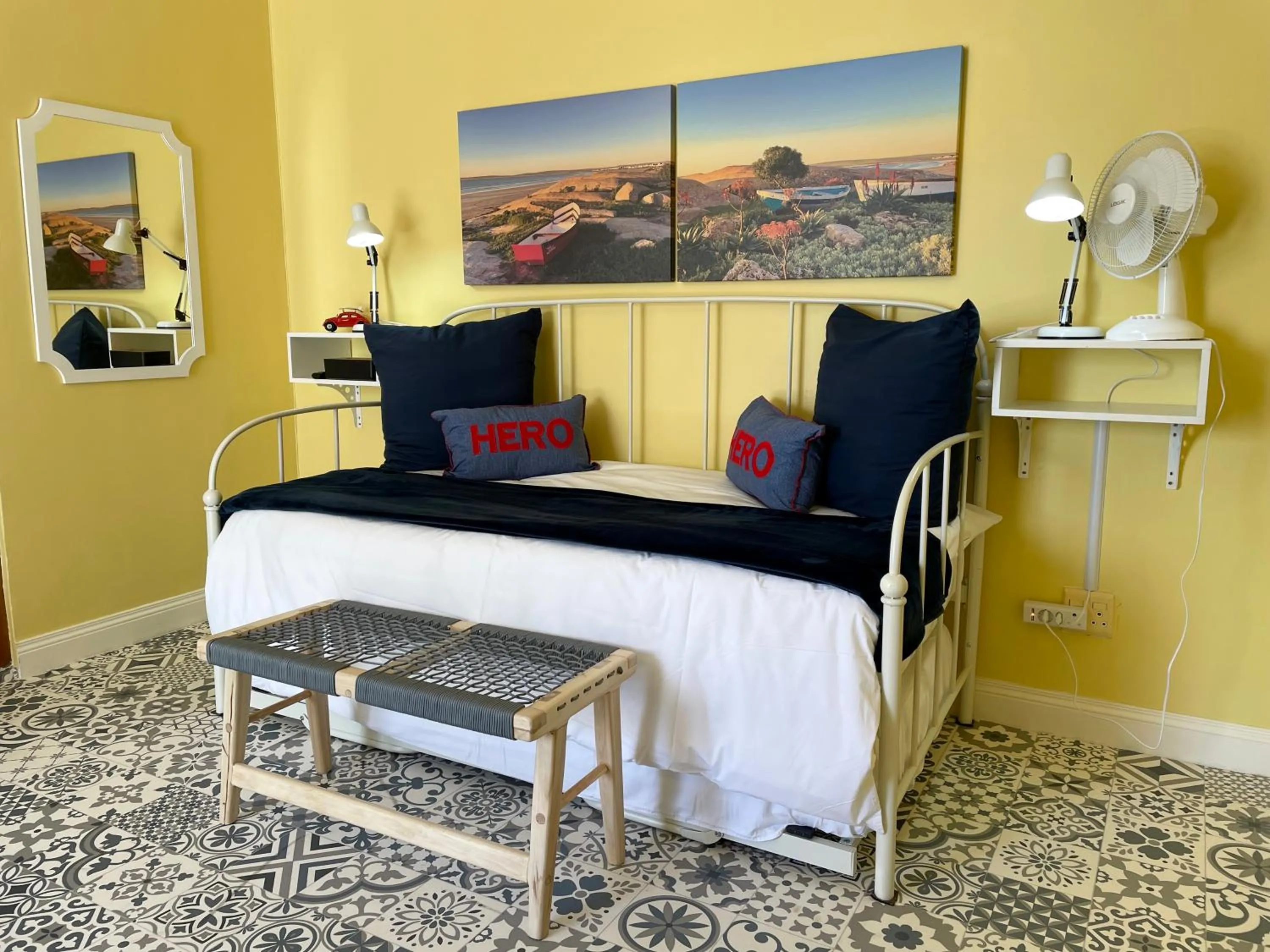 Photo of the whole room, Bed in Paternoster Manor