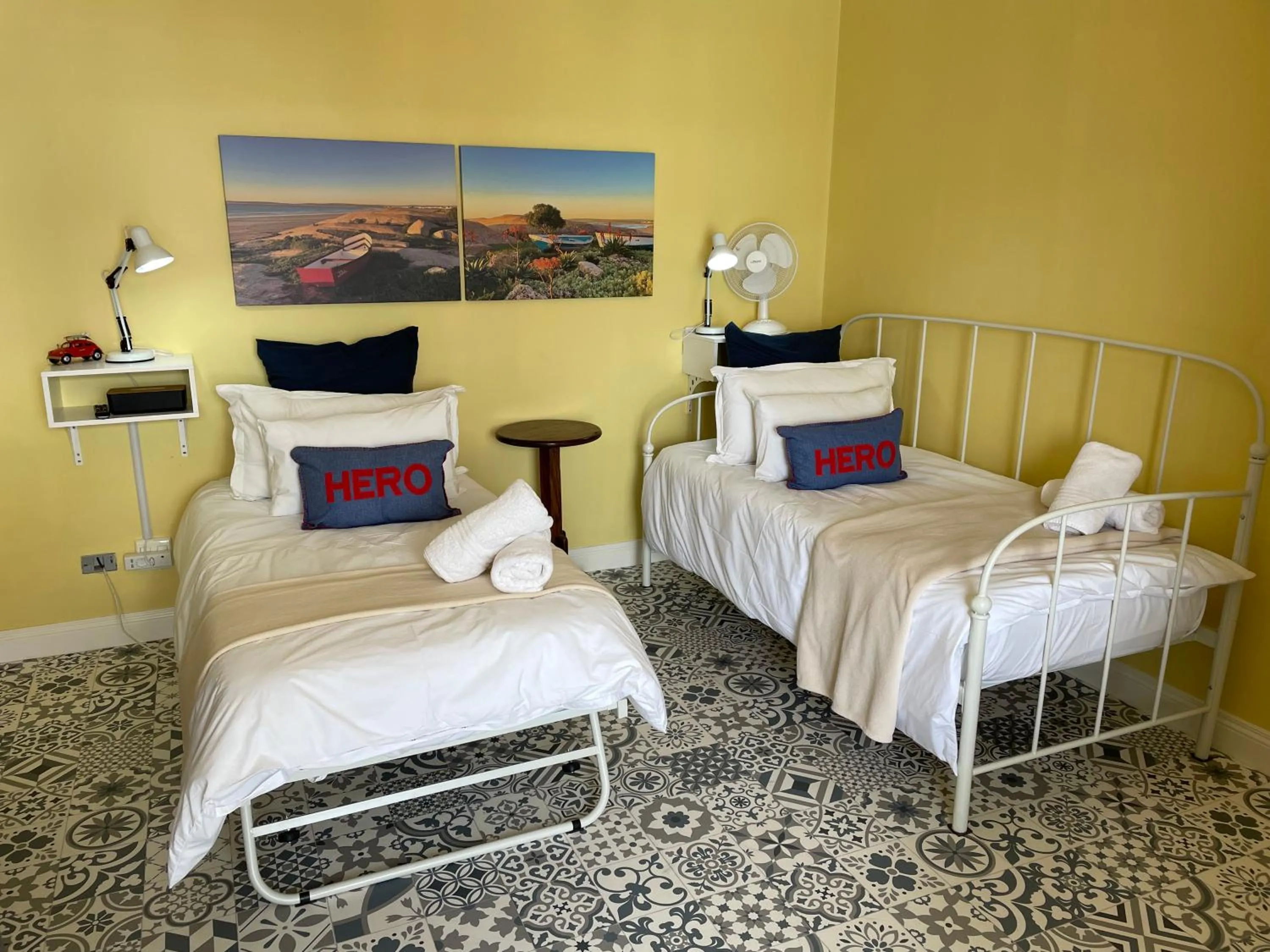 Photo of the whole room, Bed in Paternoster Manor
