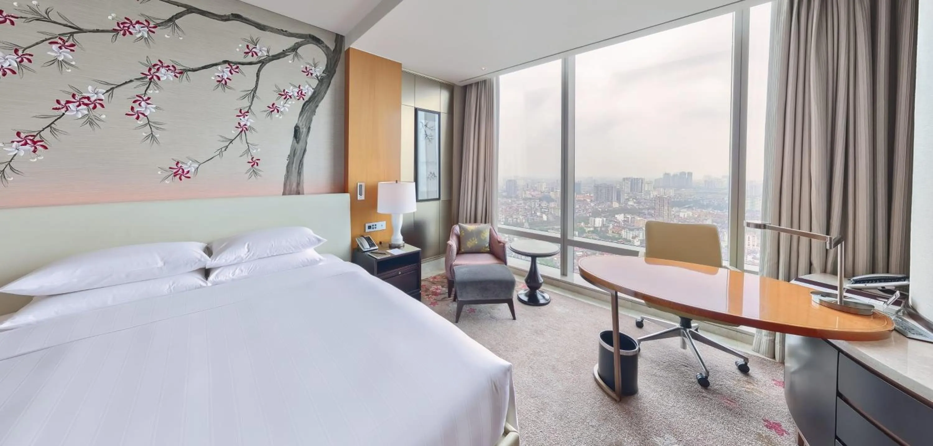 Bedroom, Bed in Lotte Hotel Hanoi