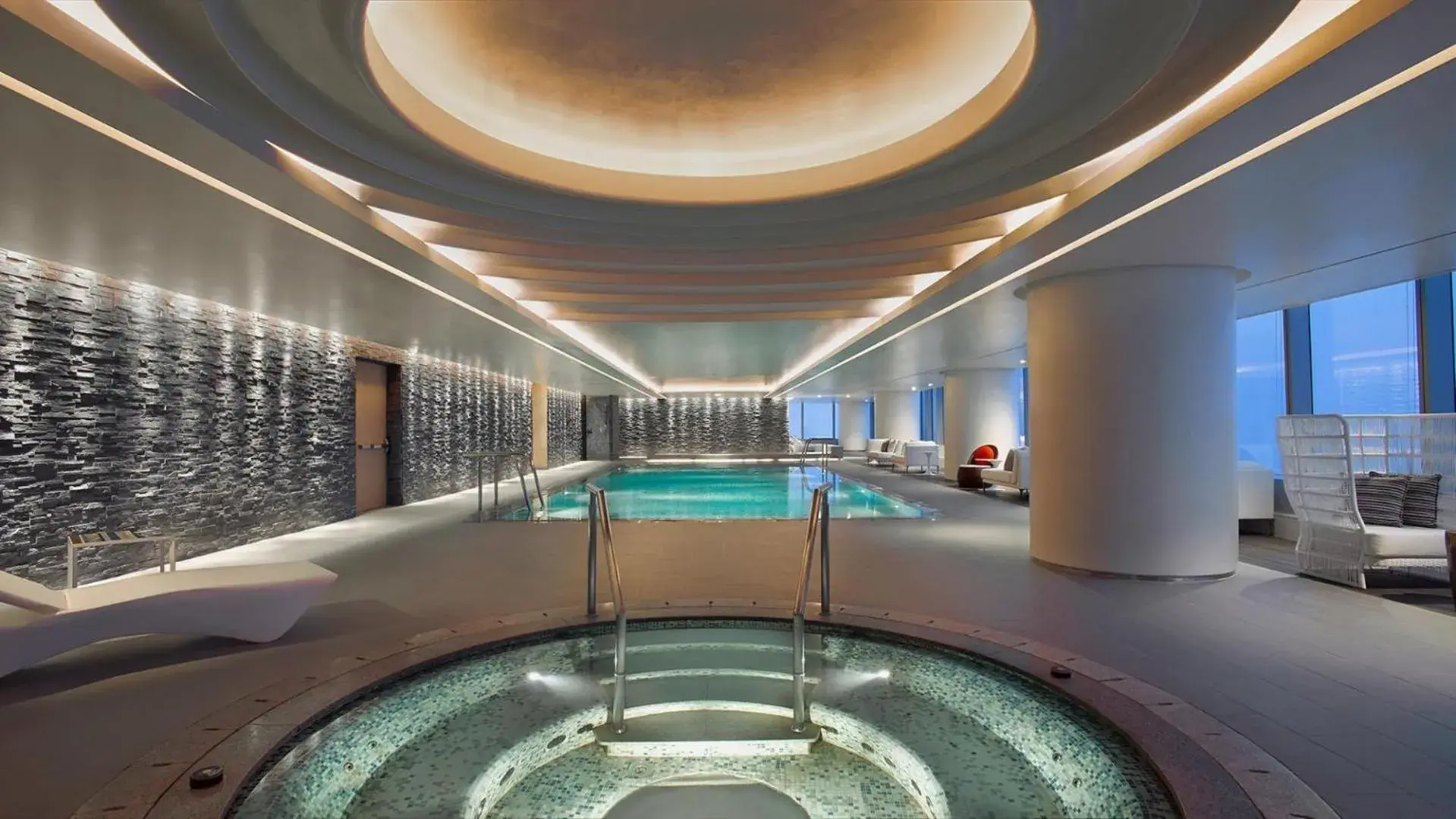 Swimming pool in Lotte Hotel Hanoi Swimming pool in Lotte Hotel Hanoi