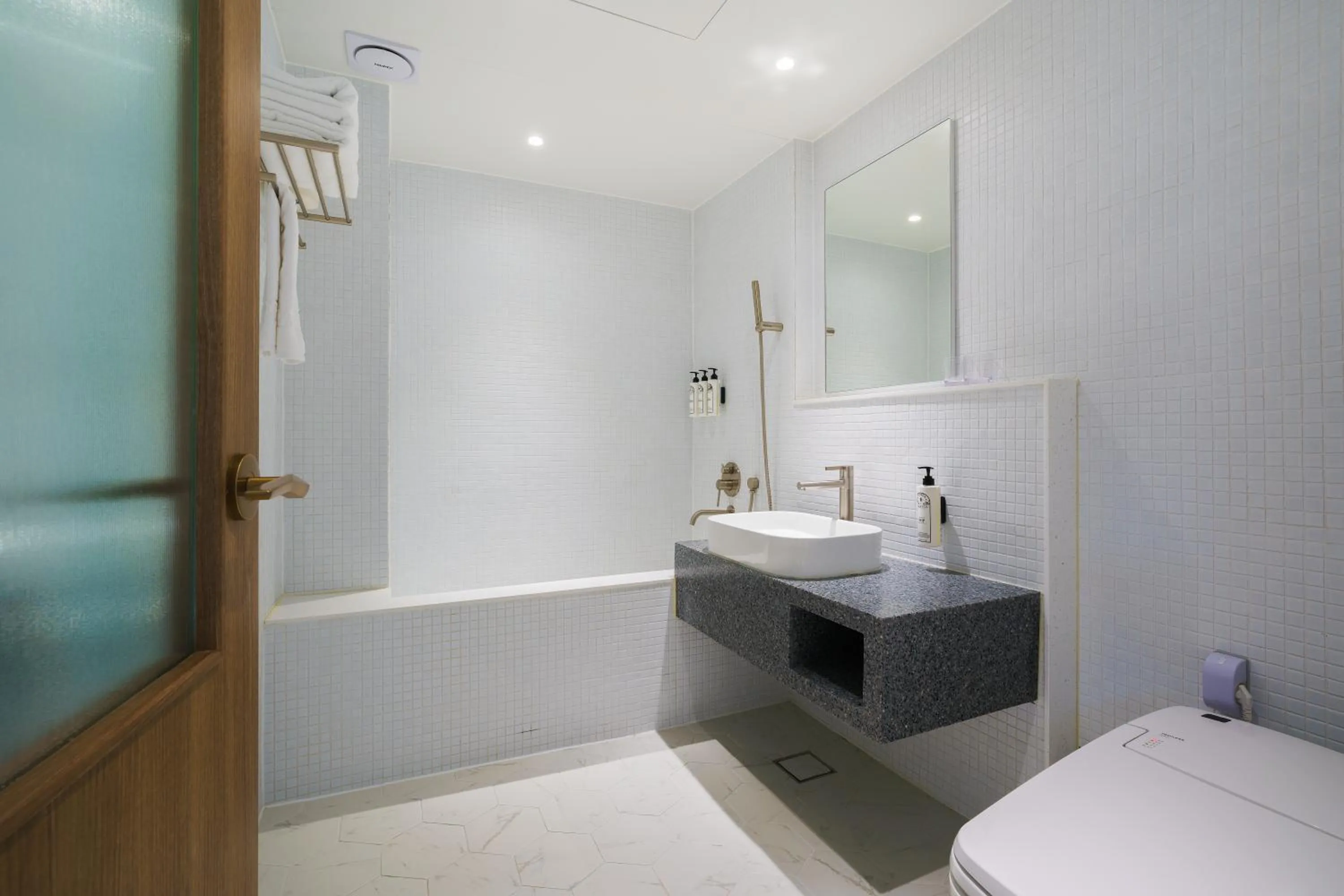 Toilet, Bed in Gran Hotel