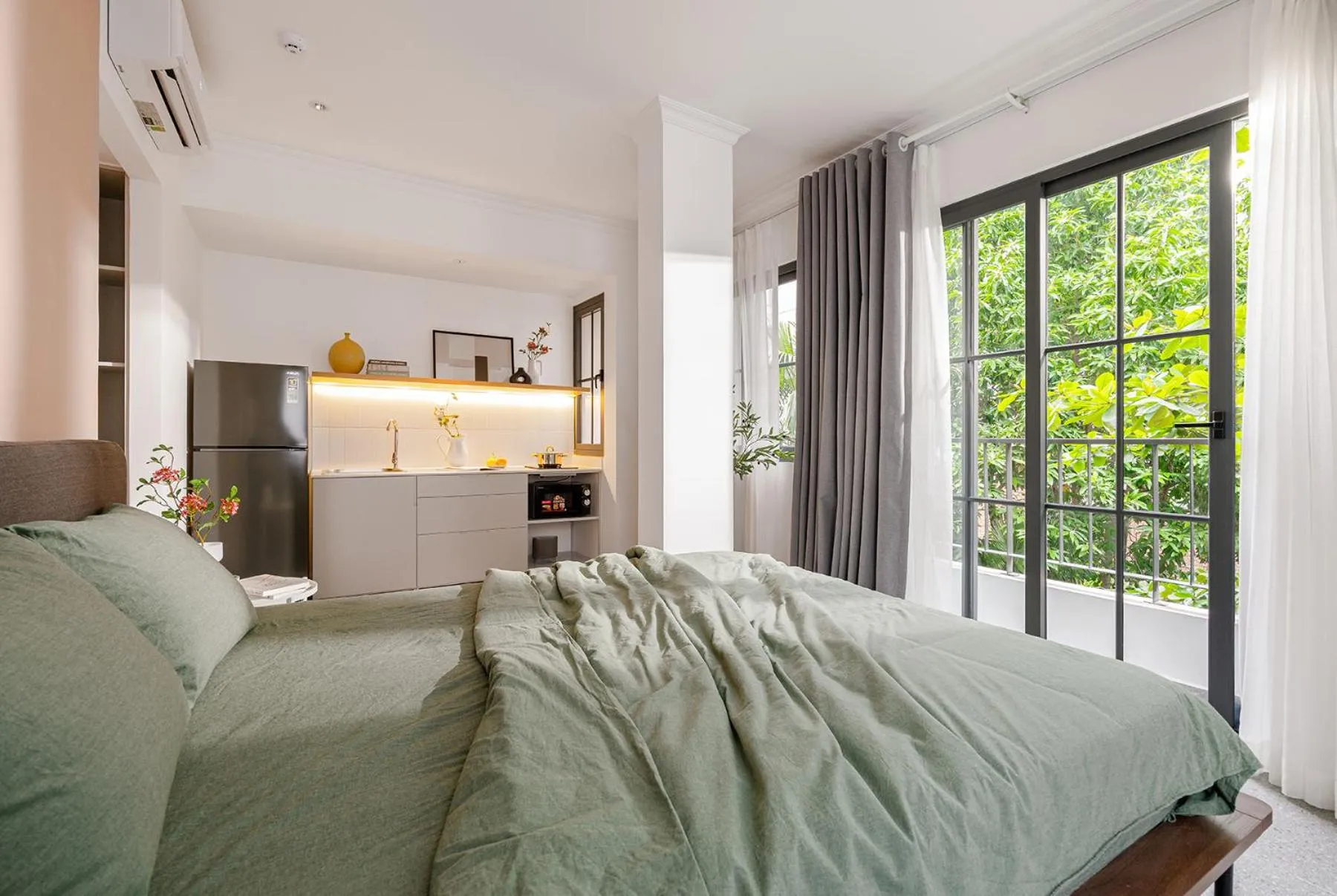 Bed in M Village Living Hoàng Văn Thụ