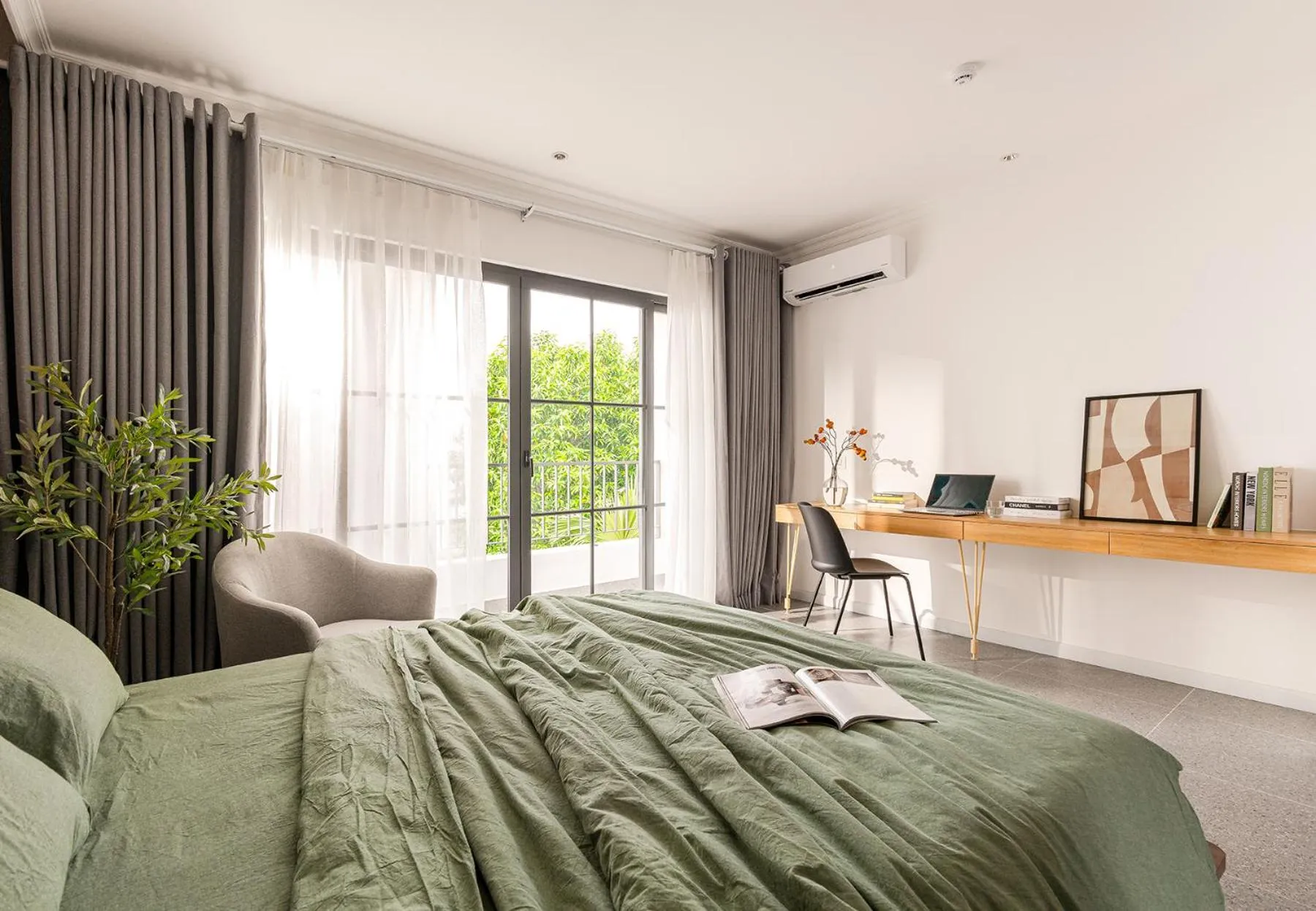 Bed in M Village Living Hoàng Văn Thụ