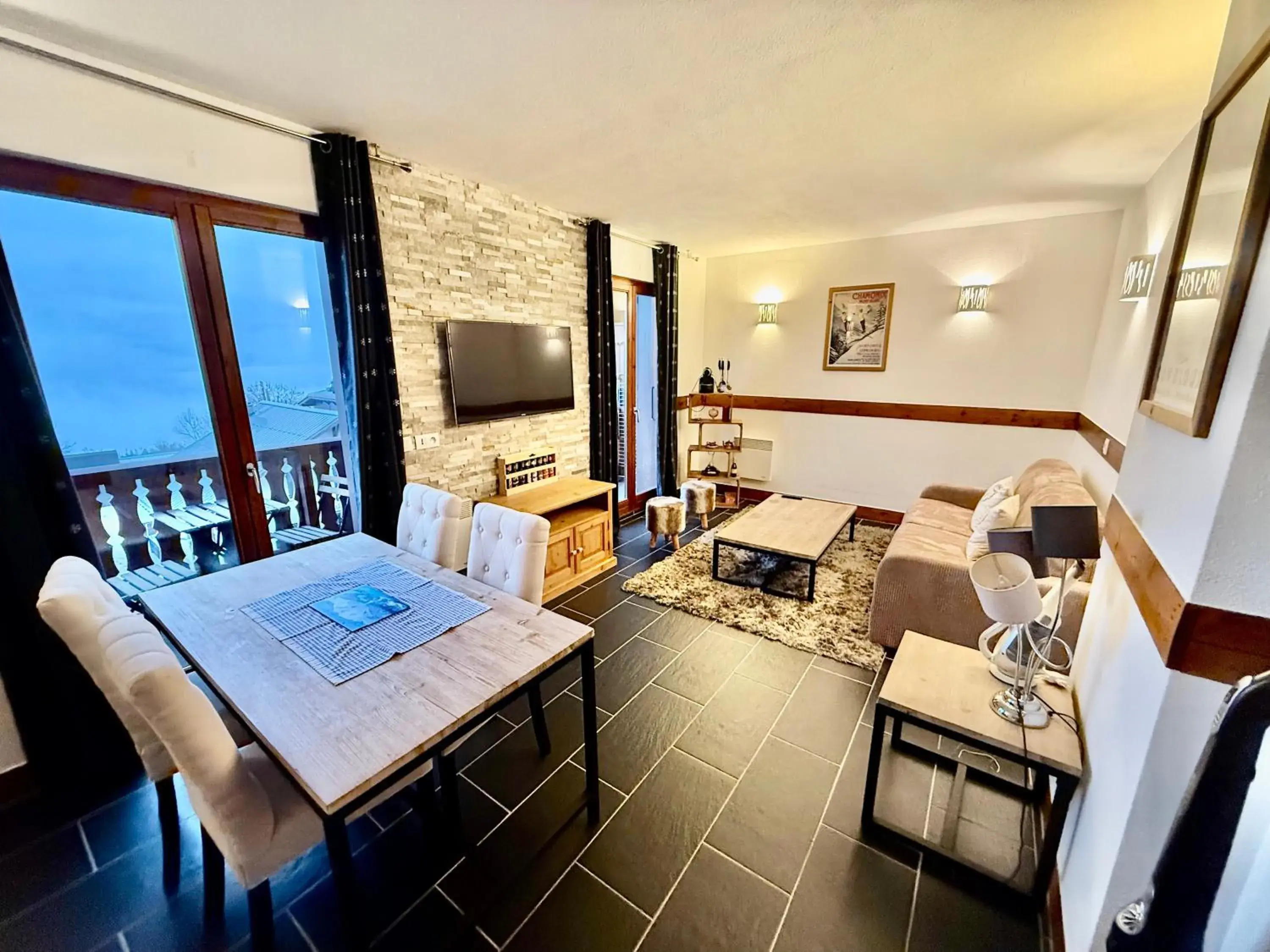 Communal lounge/ TV room, Bed in Les Aiguilles De Warens Communal lounge/ TV room, Bed in Les Aiguilles De Warens