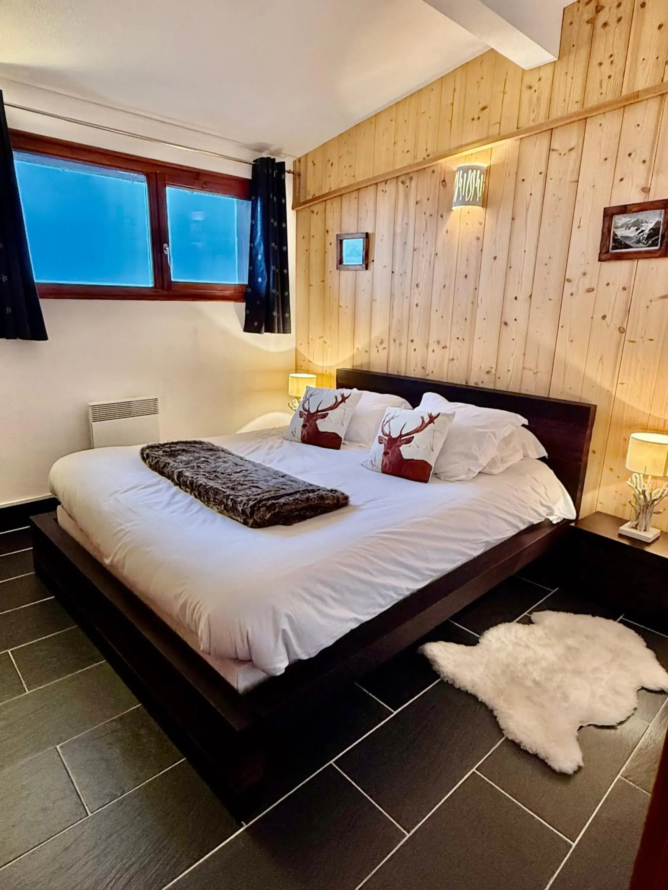 Bedroom, Bed in Les Aiguilles De Warens Bedroom, Bed in Les Aiguilles De Warens