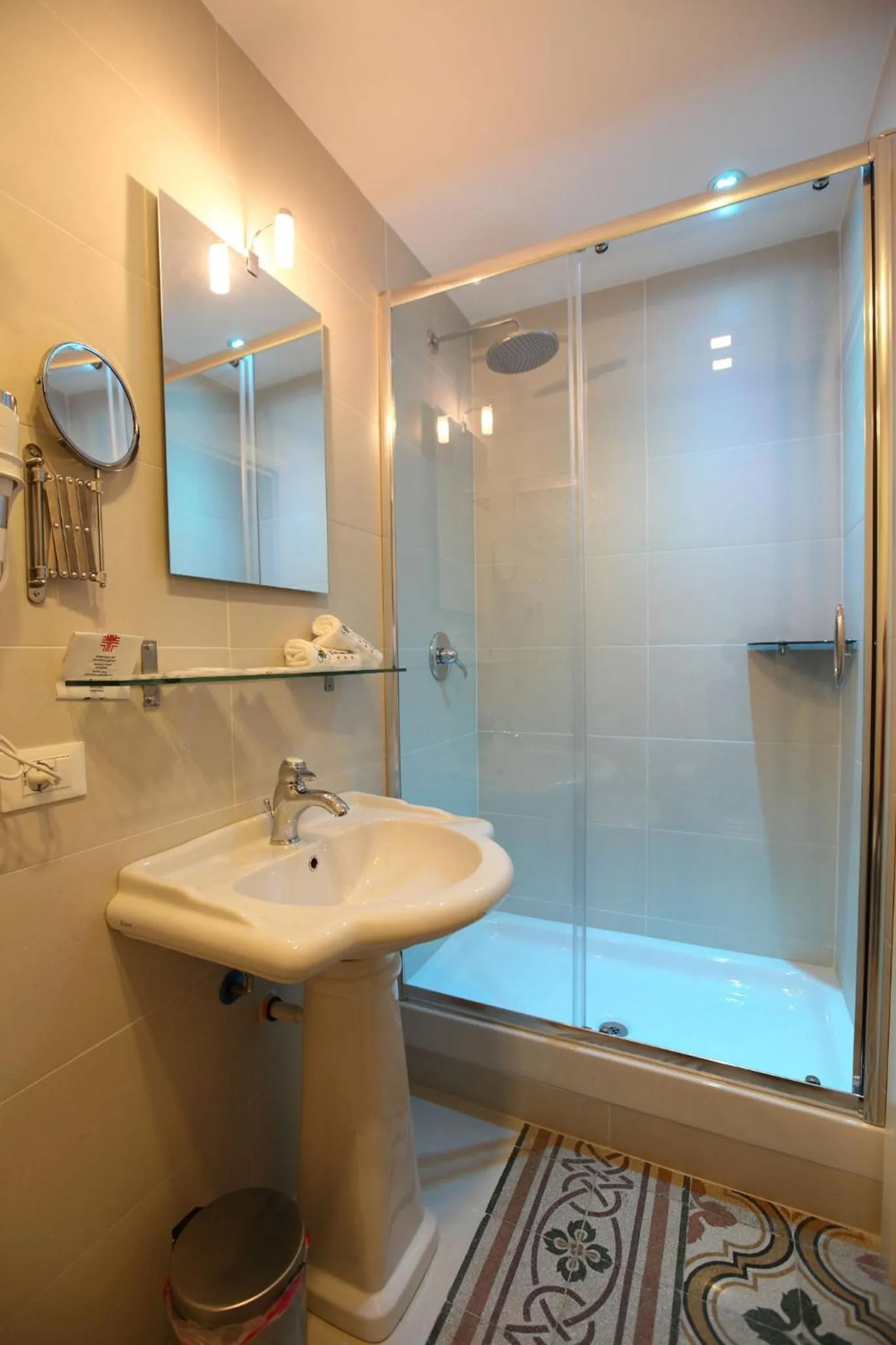 Bathroom in C'era Una Volta