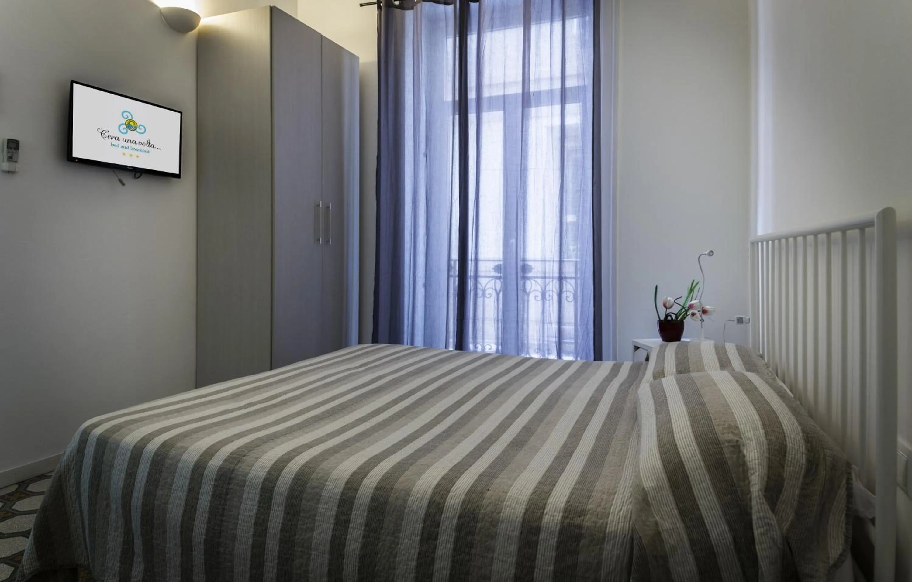 Photo of the whole room, Bed in C'era Una Volta