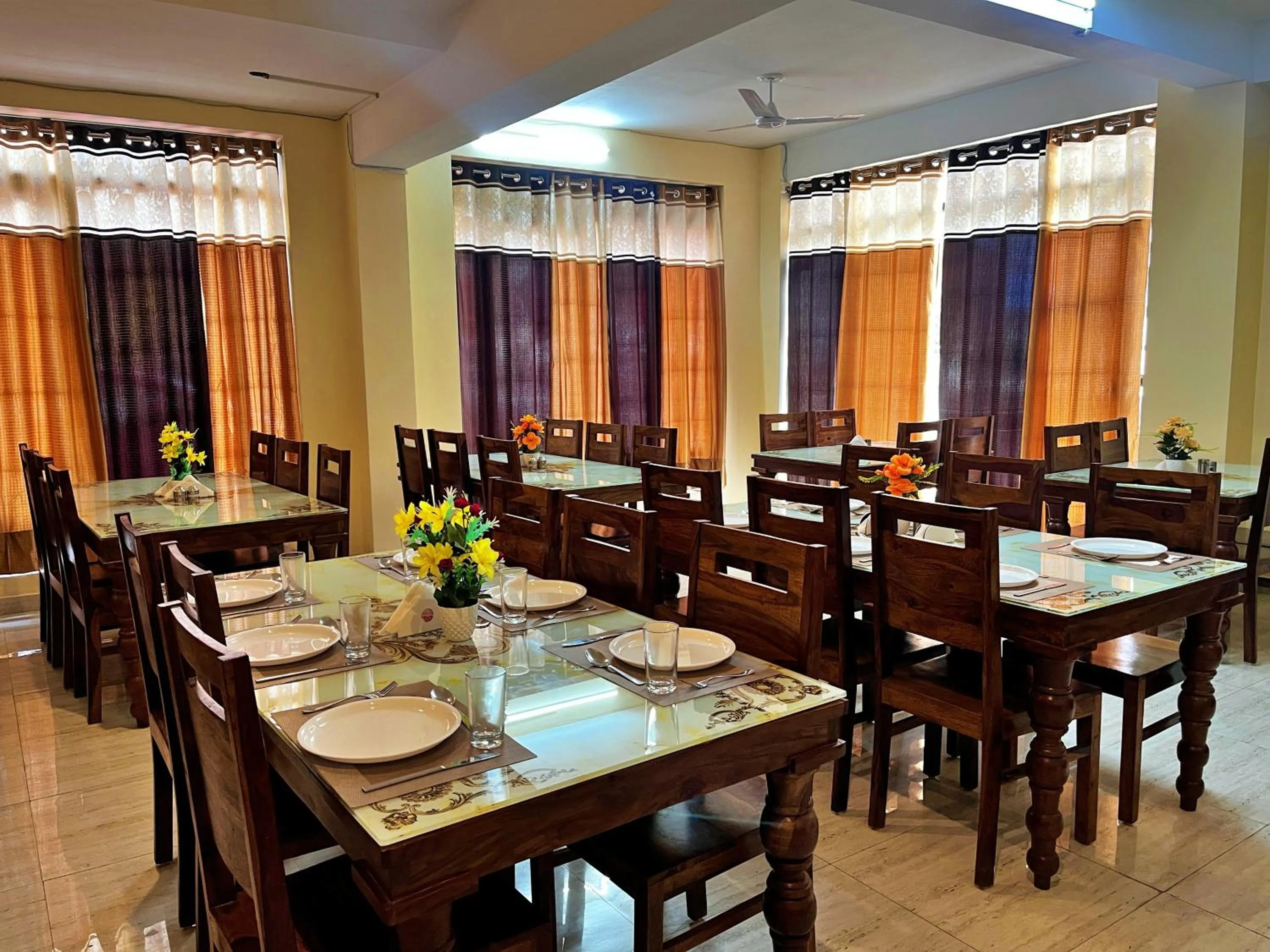 Restaurant/places to eat in The Fragrance Hotel