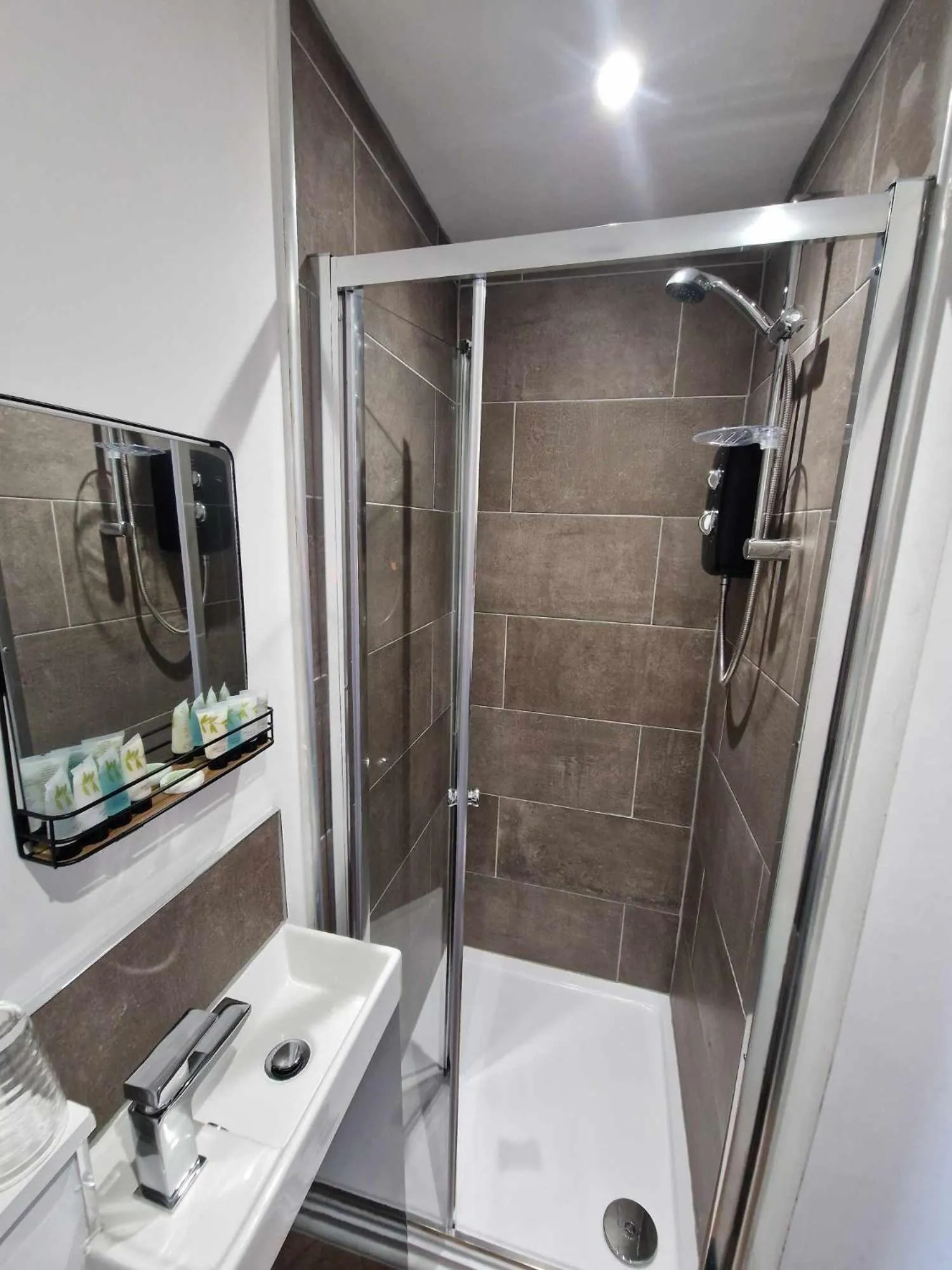 Shower in The Coastal Hideaway