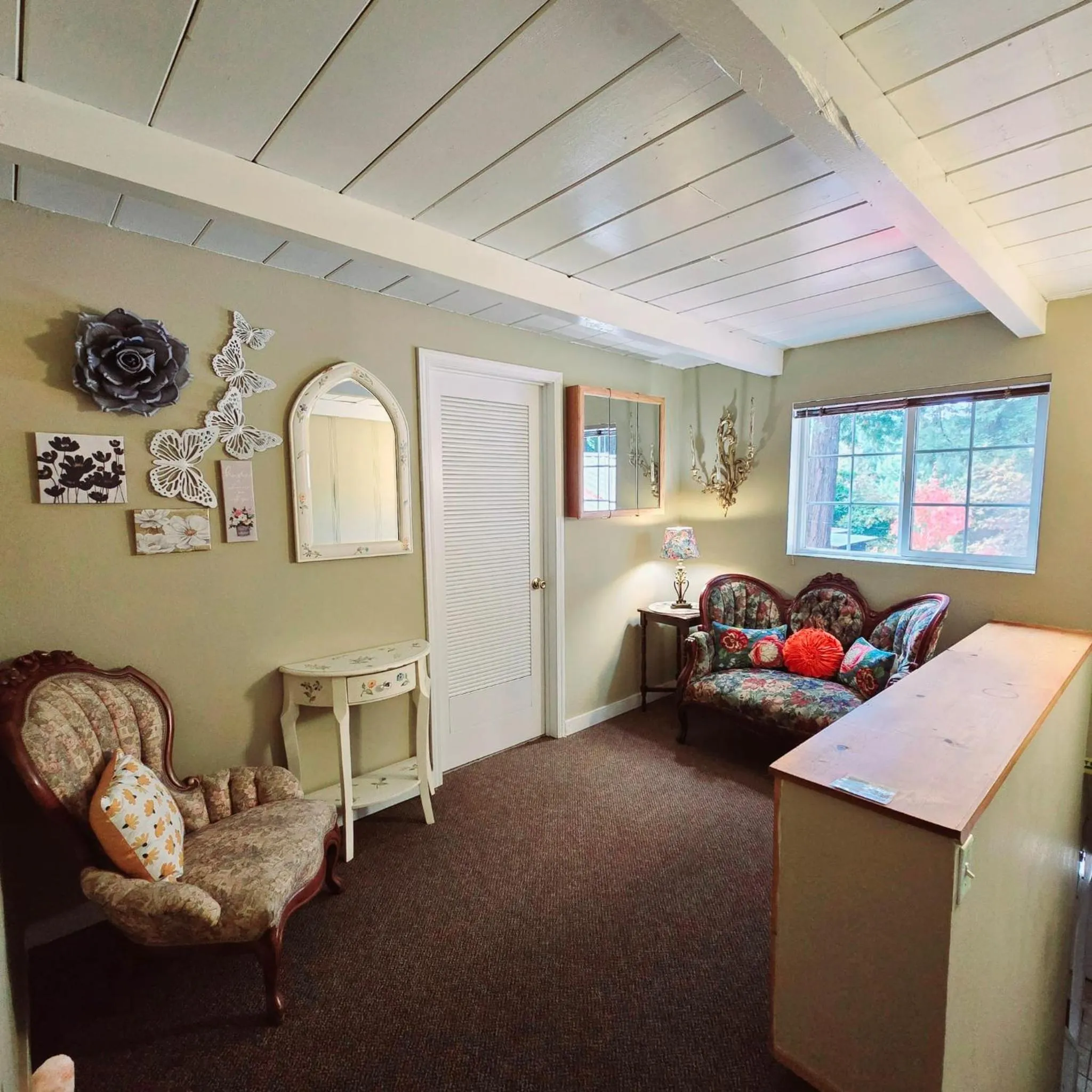 Photo of the whole room, Bed in Miranda Gardens Resort