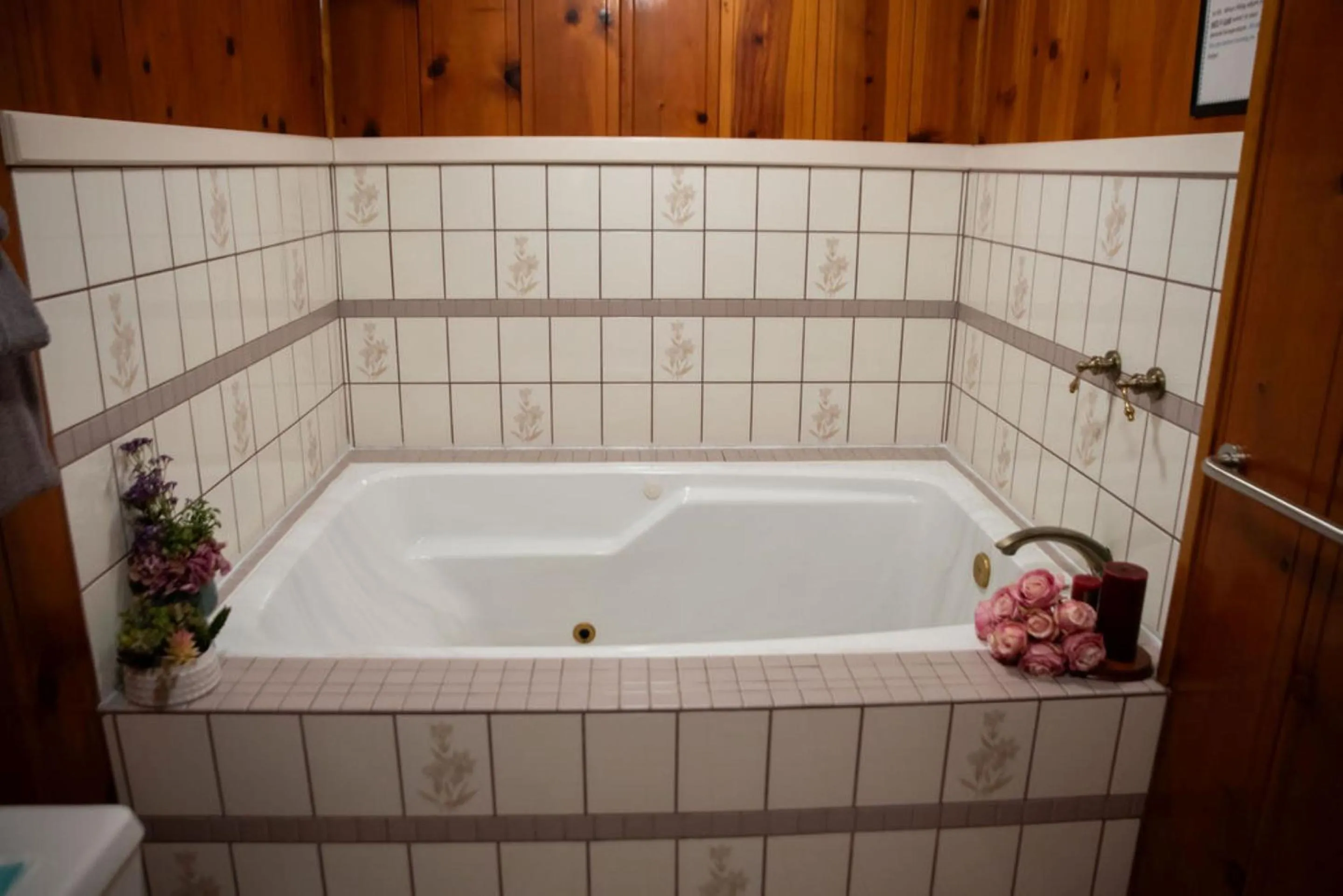 Hot Tub in Miranda Gardens Resort