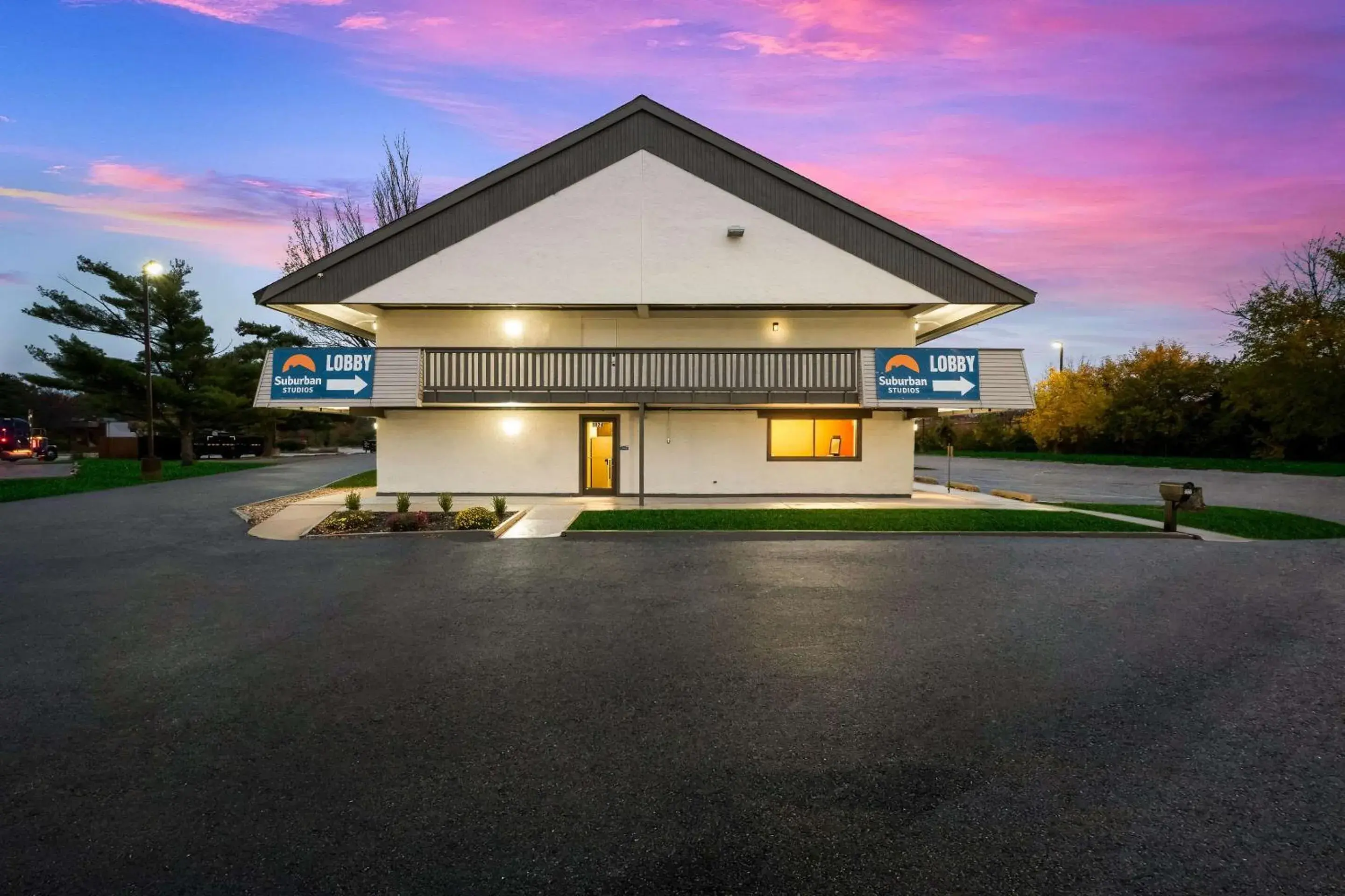 Property building in Suburban Studios Peoria Property building in Suburban Studios Peoria