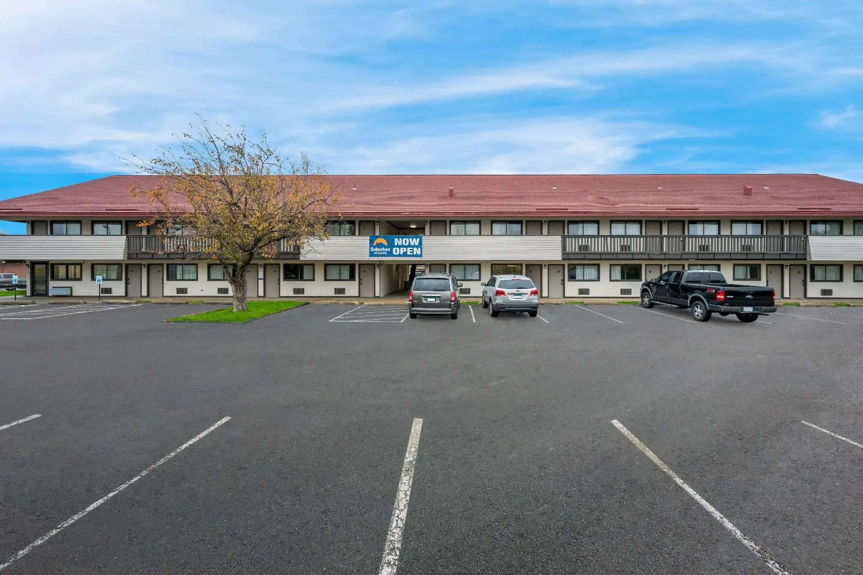 Property building in Suburban Studios Peoria Property building in Suburban Studios Peoria