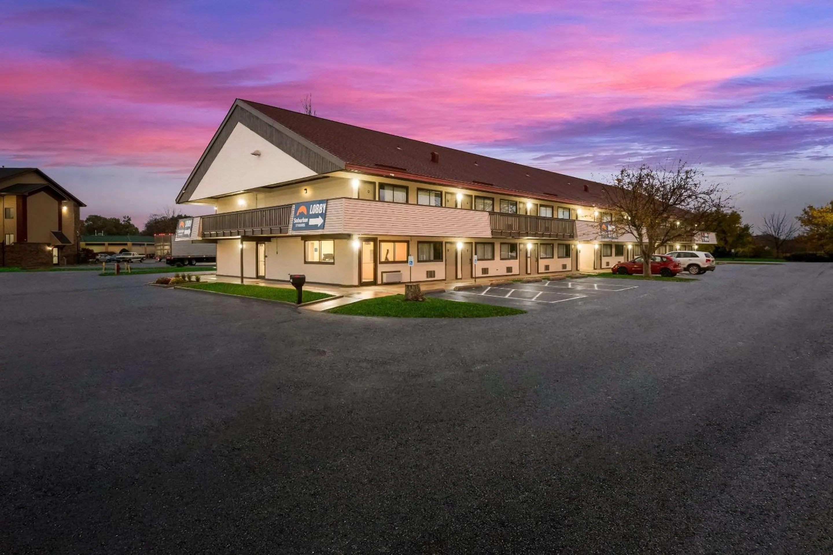 Property building in Suburban Studios Peoria