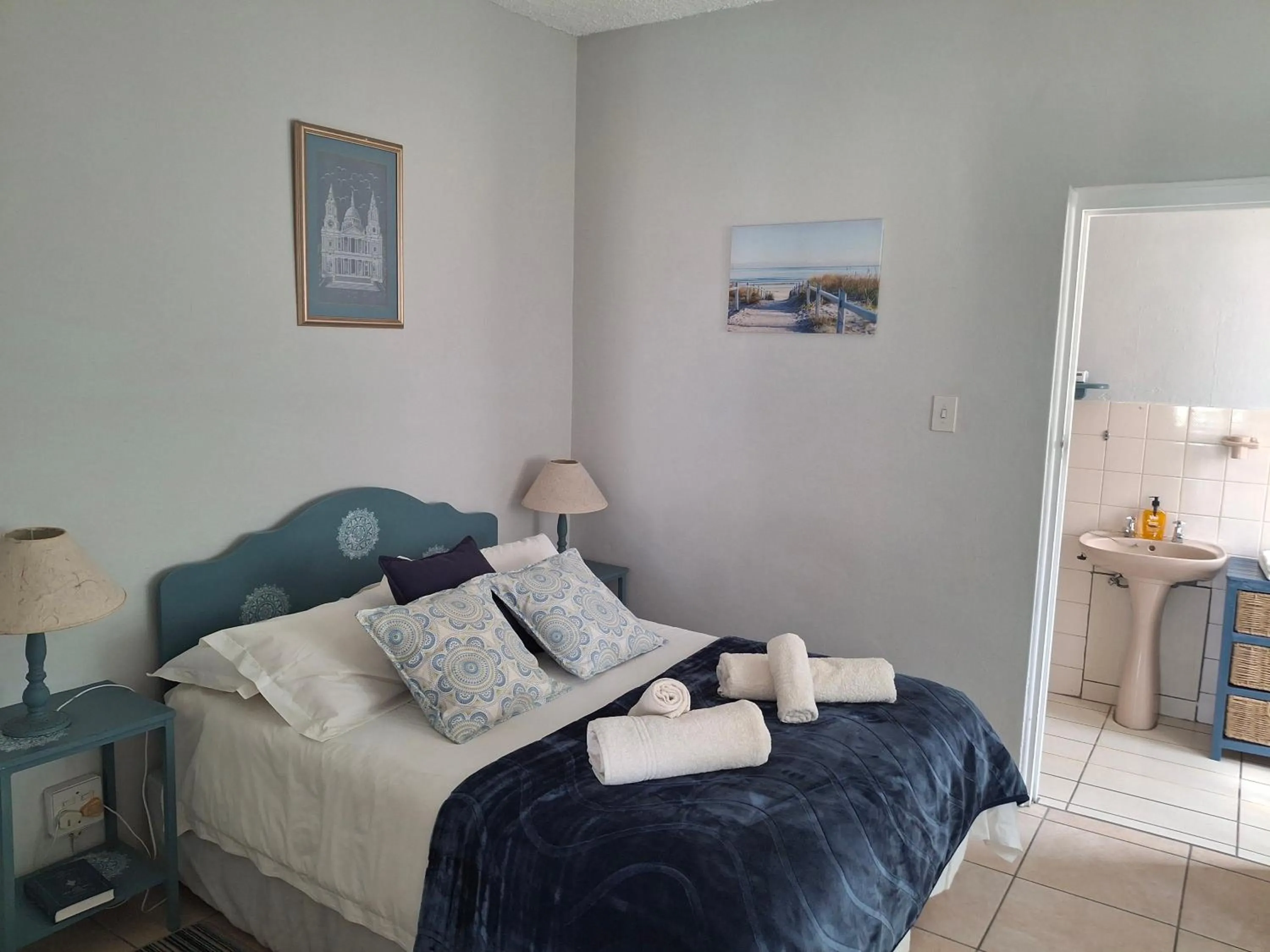 Bedroom, Bed in Whale Watchers Inn