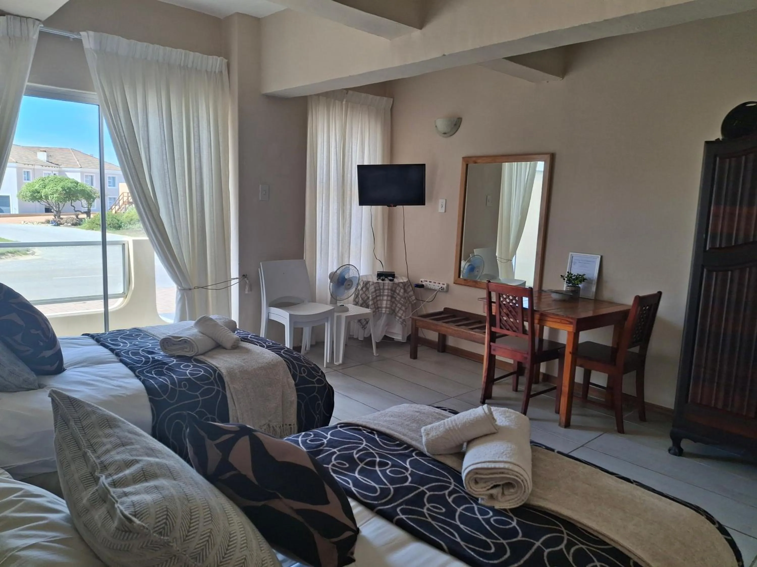 Bedroom in Whale Watchers Inn