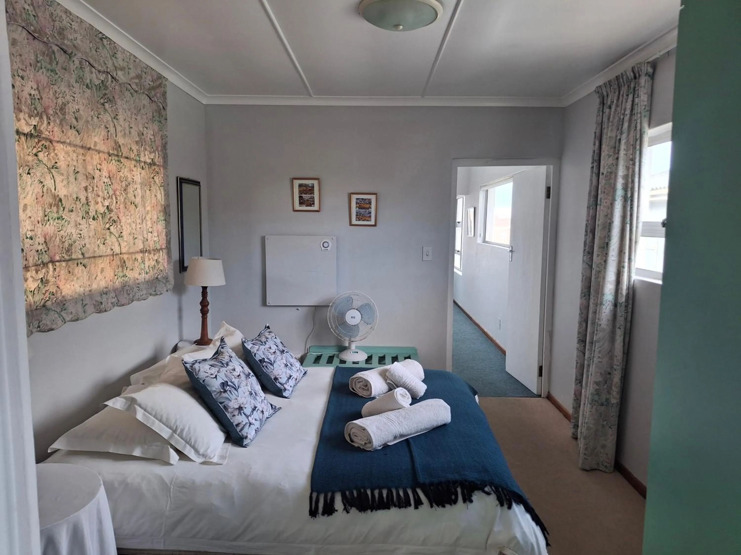 Bedroom, Bed in Whale Watchers Inn