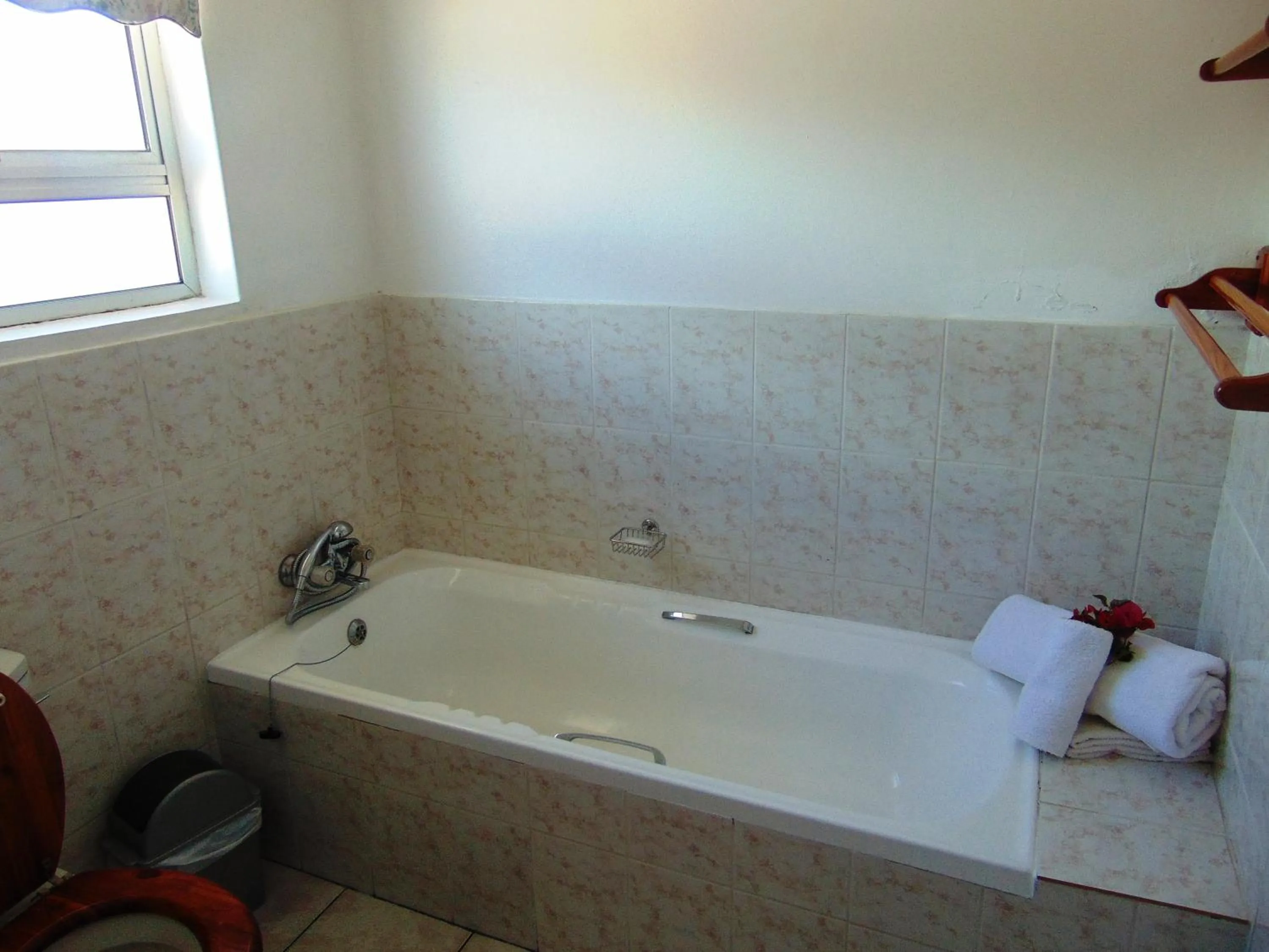 Bath in Whale Watchers Inn