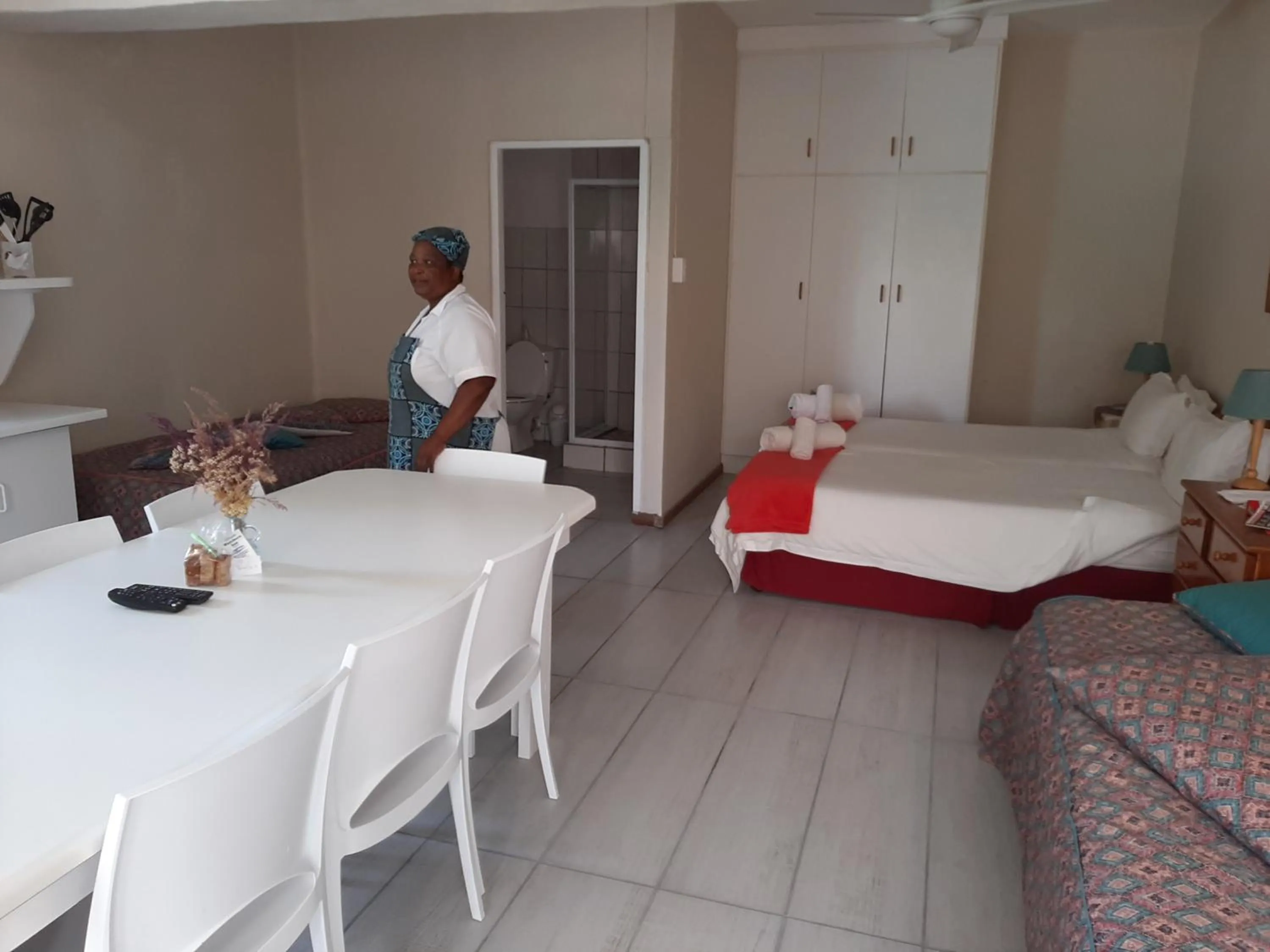 Photo of the whole room, Bed in Whale Watchers Inn