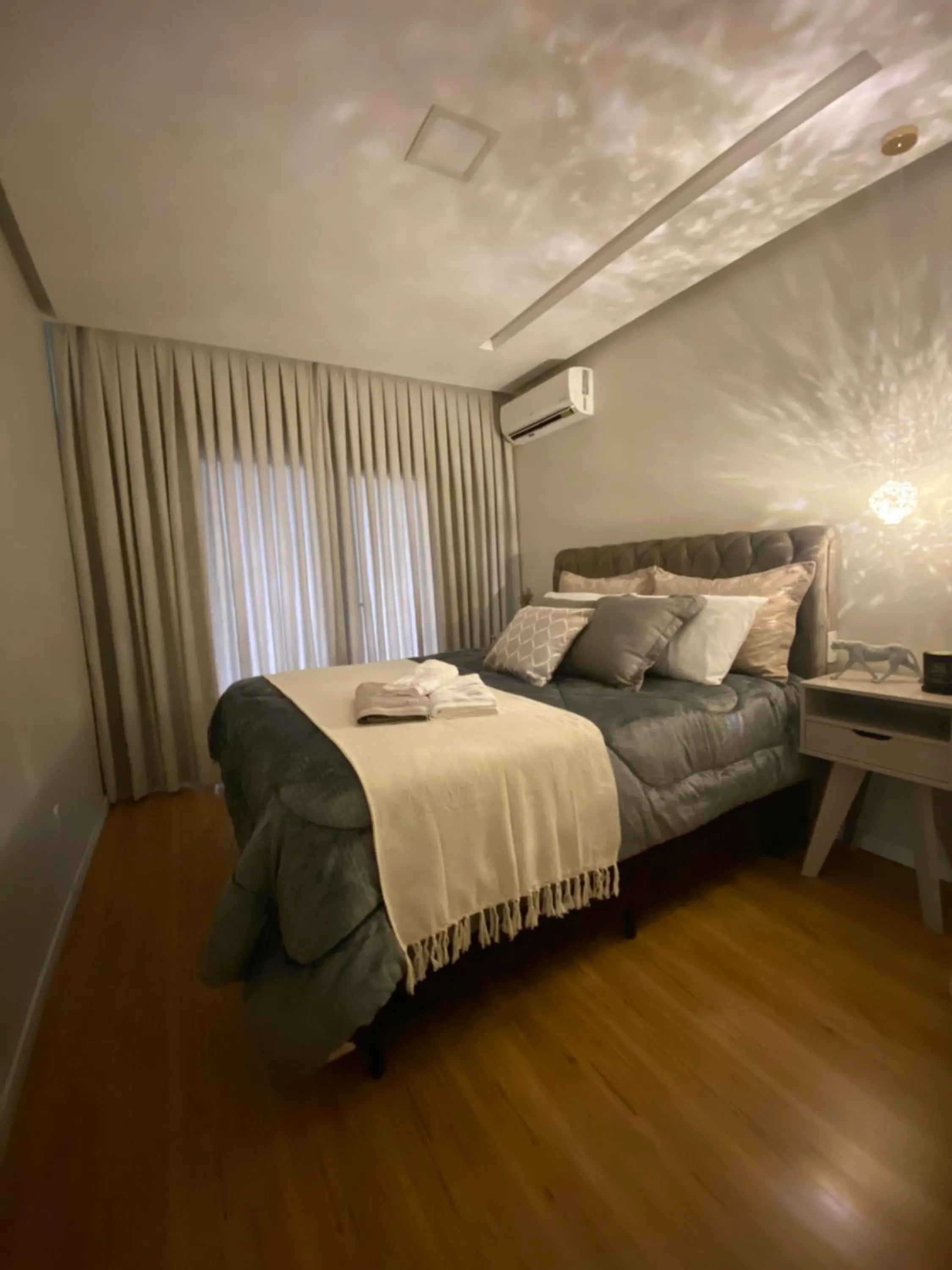 Apto todo climatizado a 5min da Vila Germânica, 3 quartos mais um quarto conjugado, berço e garagem