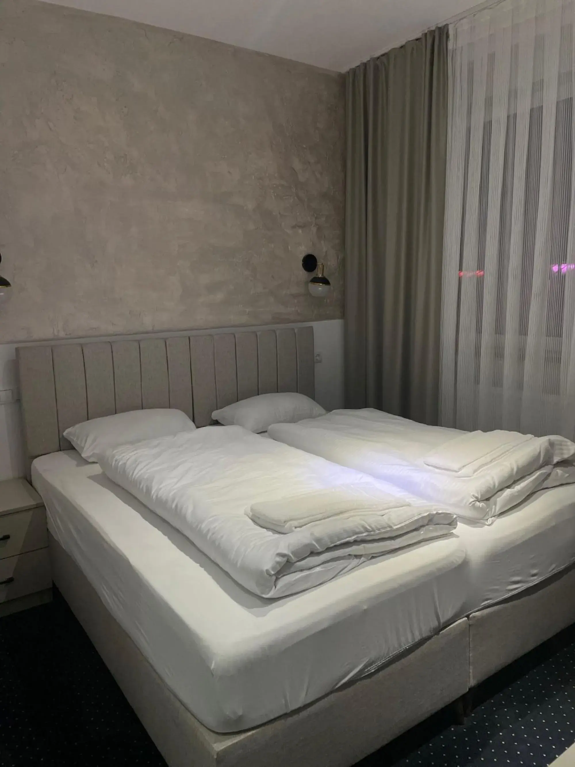 Standard King Room - single occupancy in Gastpark Hotel Standard King Room - single occupancy in Gastpark Hotel