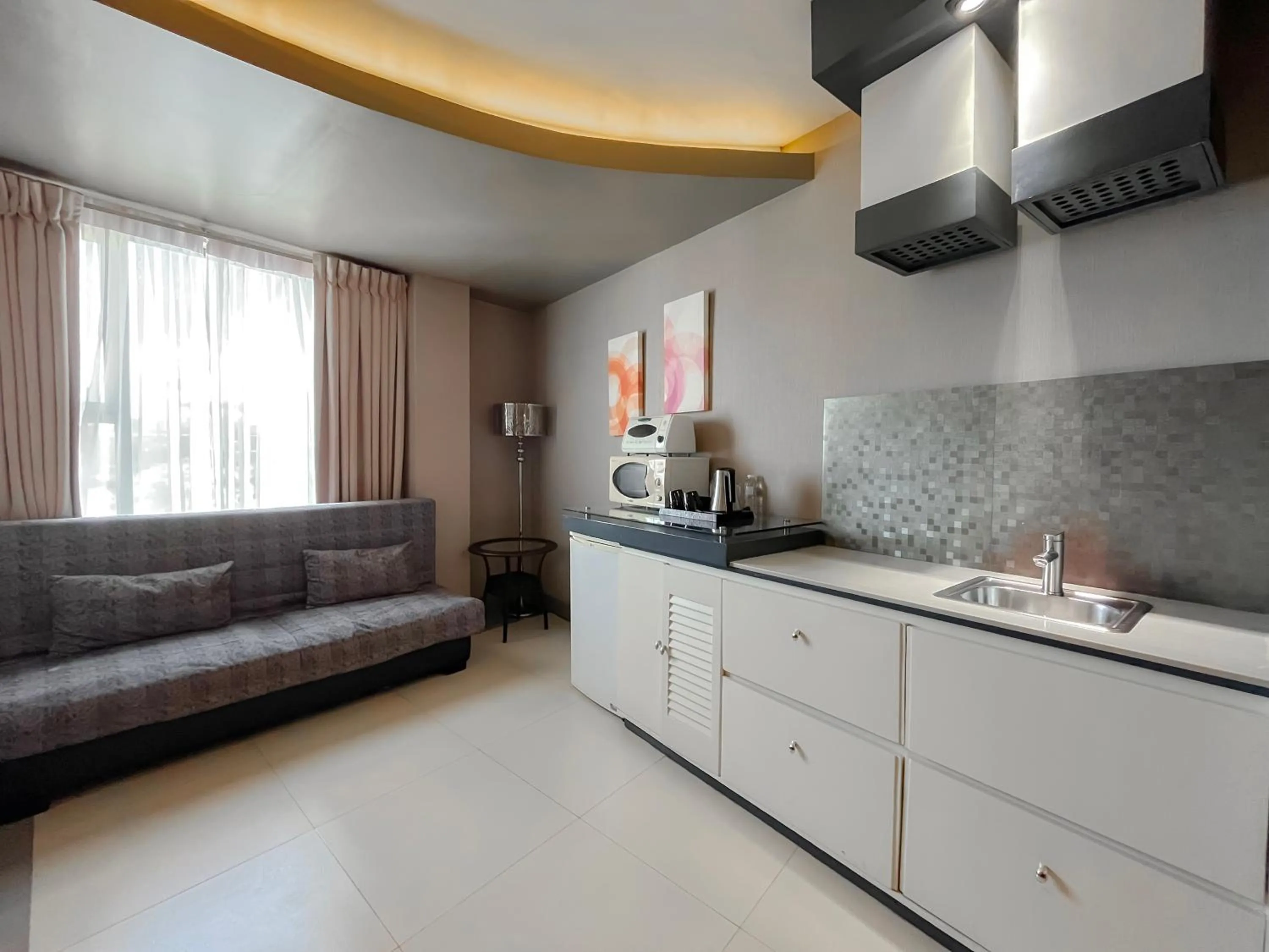 Kitchen or kitchenette in Eloisa Royal Suites