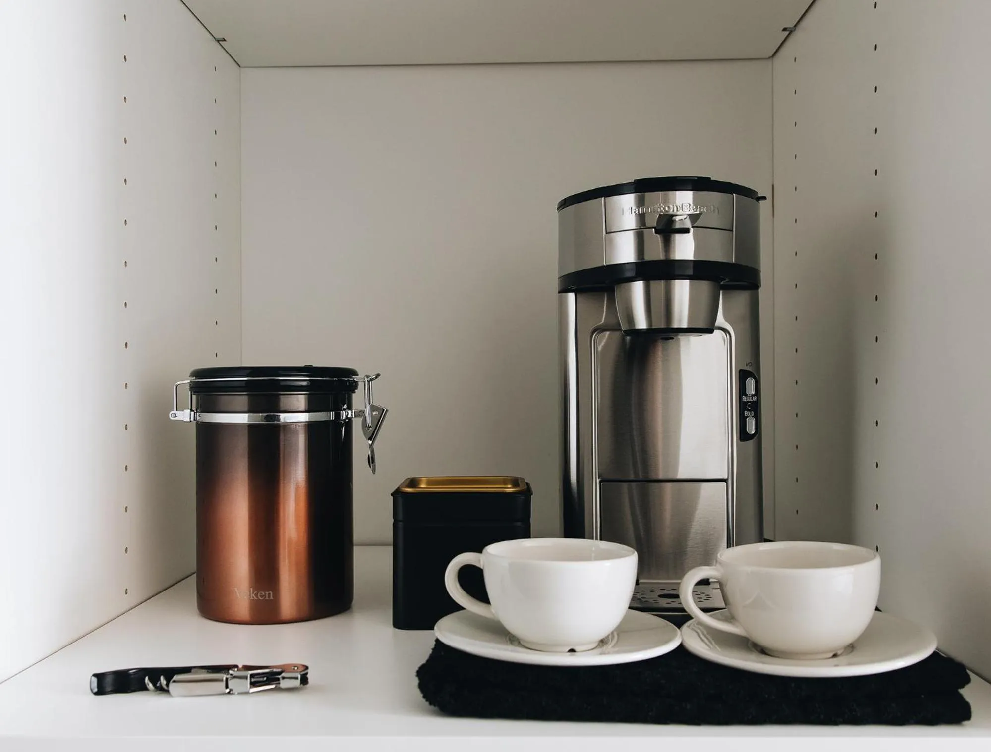 Coffee/tea facilities in The Bellwether Hotel