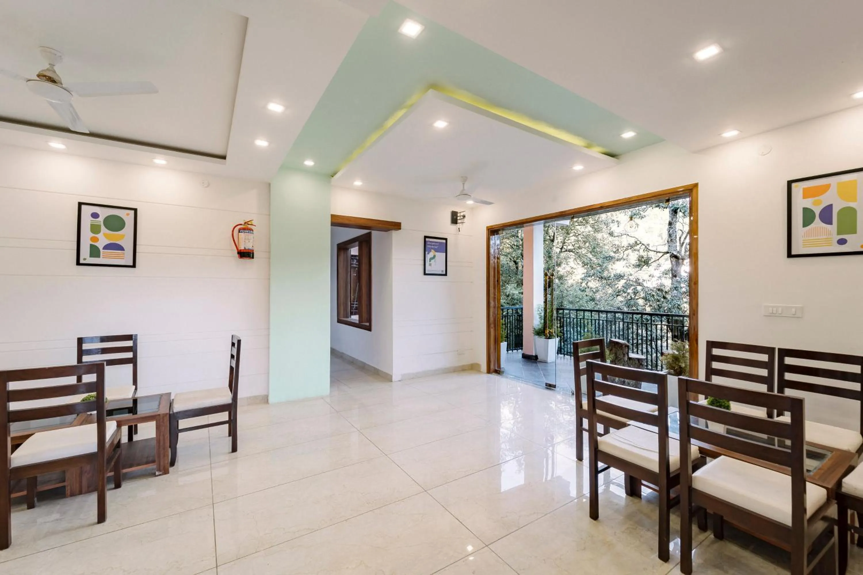 Dining area in Treebo Hilldaar Dalhousie