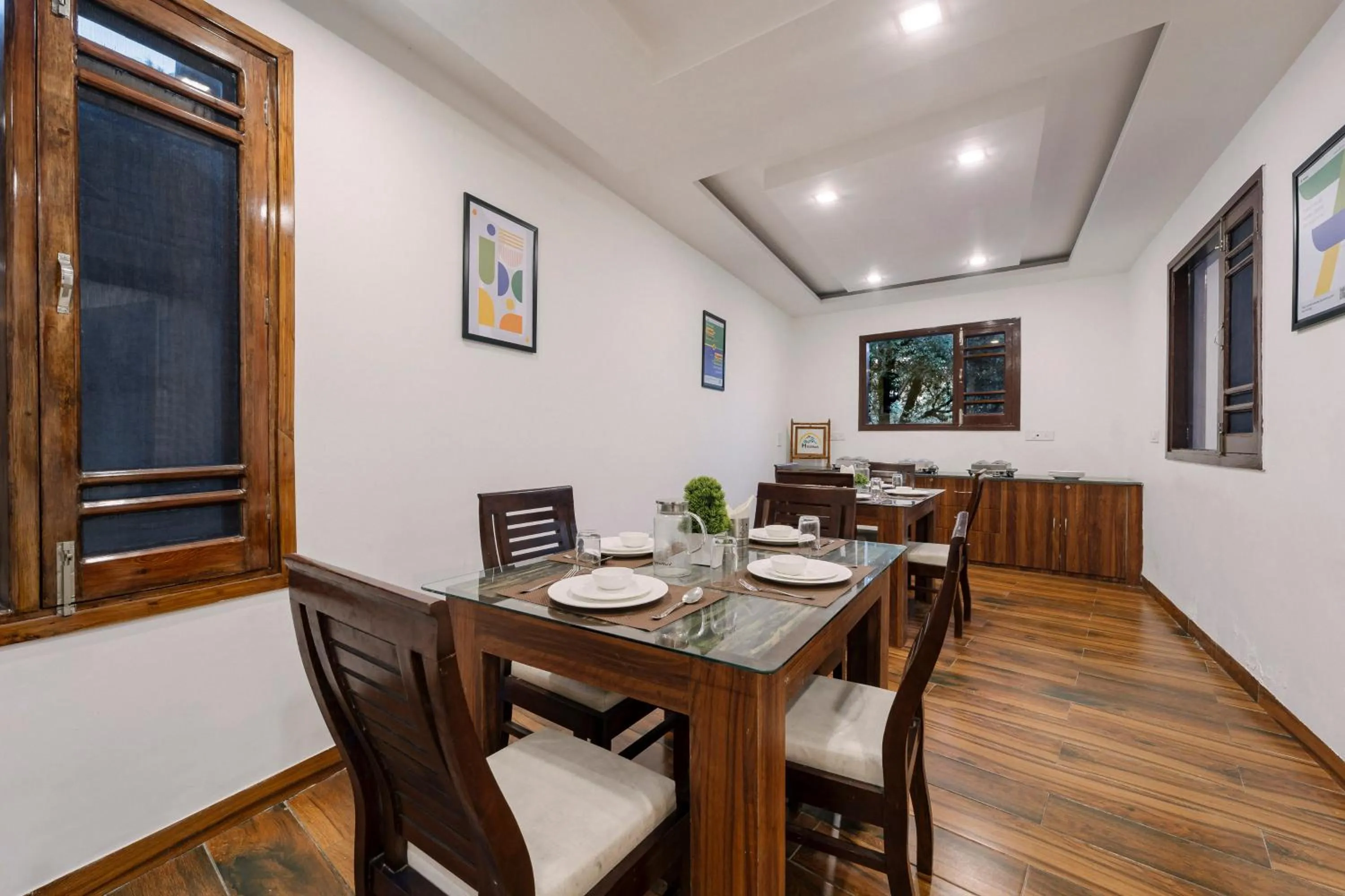 Dining area in Treebo Hilldaar Dalhousie