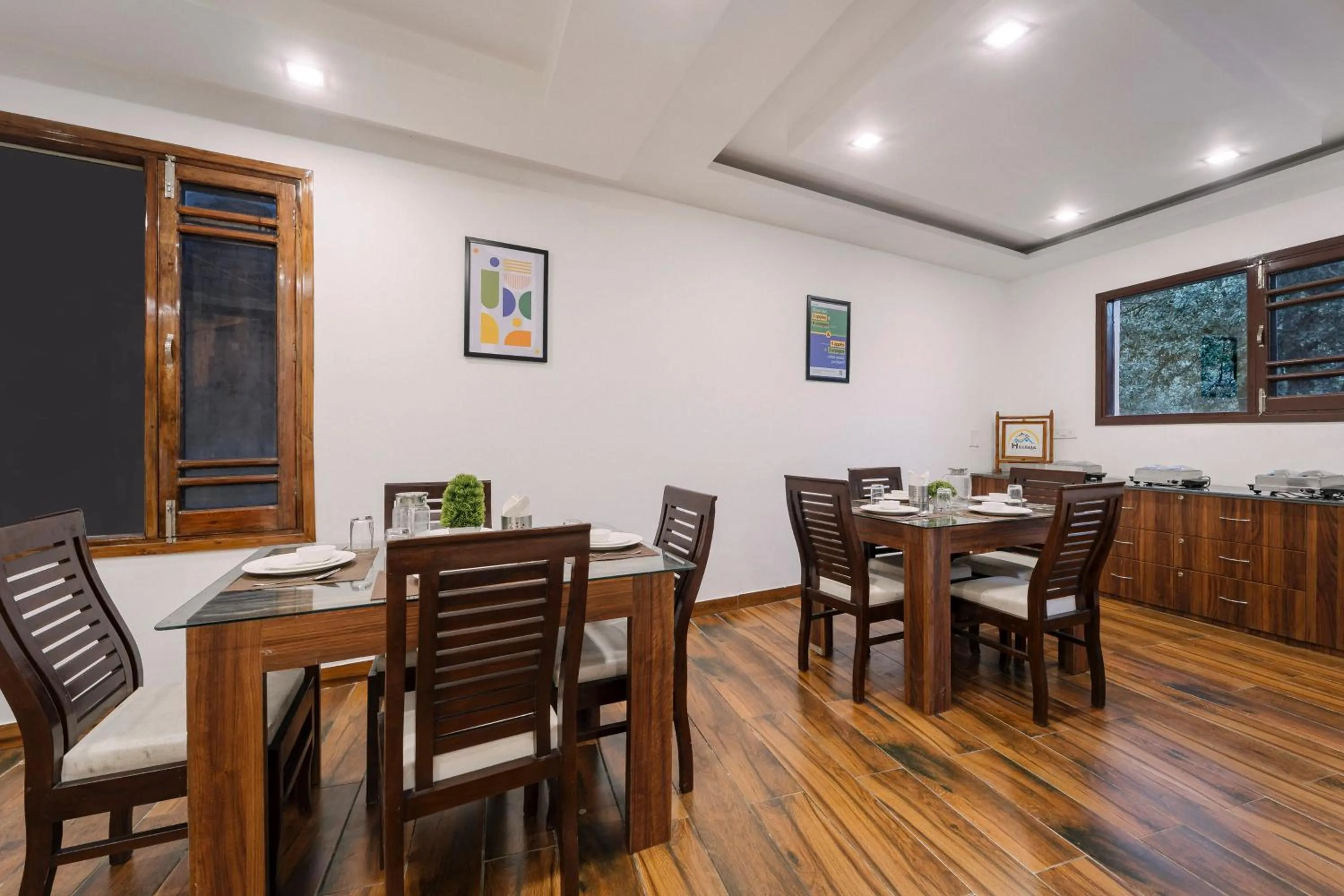 Dining area in Treebo Hilldaar Dalhousie