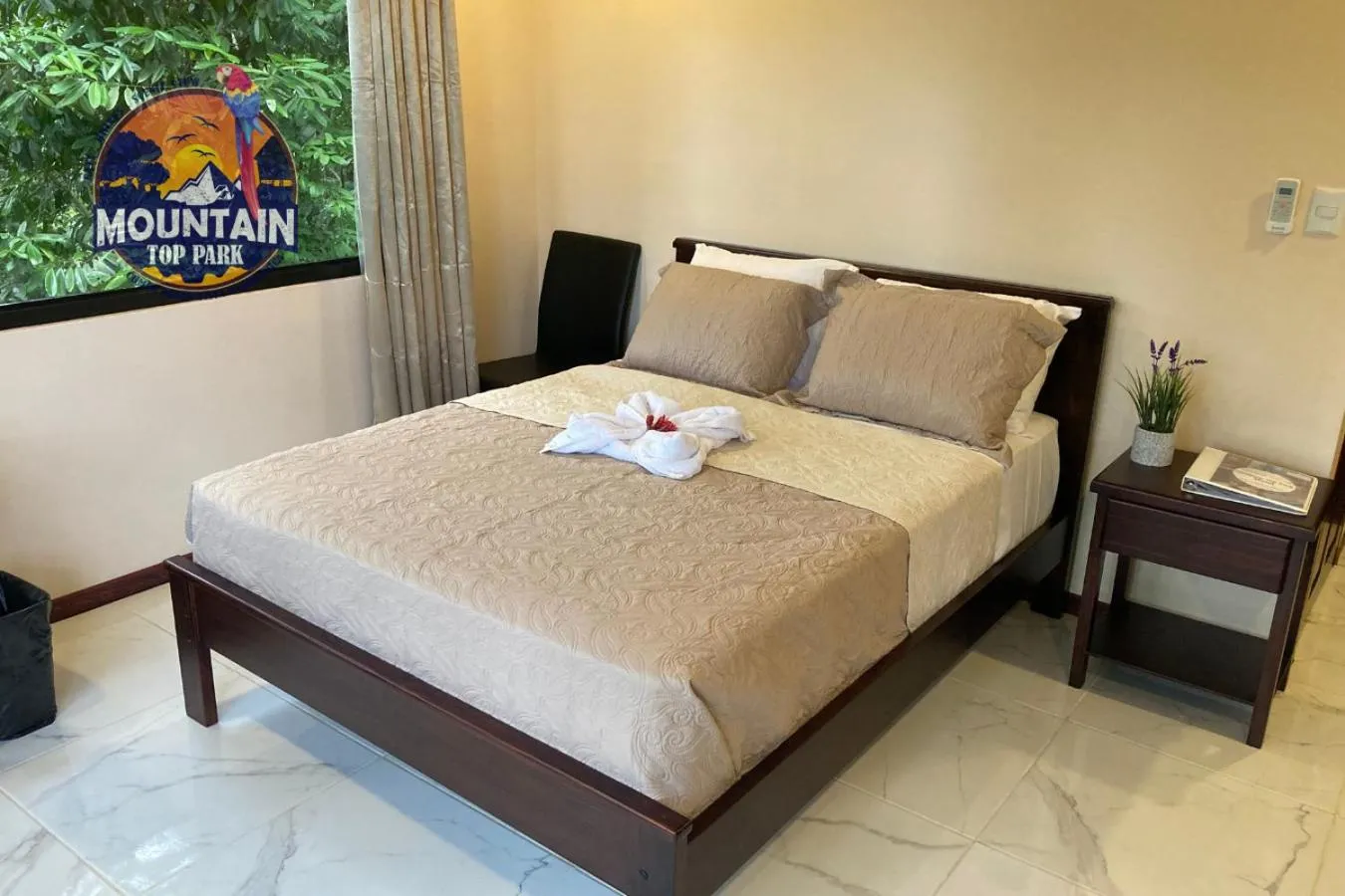 Bed in Mountain Top Park Hotel