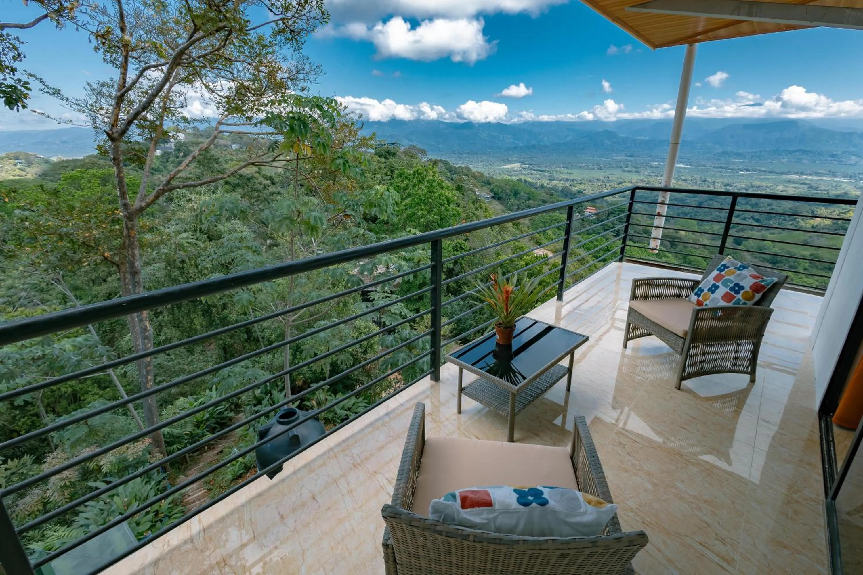 Balcony/Terrace in Mountain Top Park Hotel
