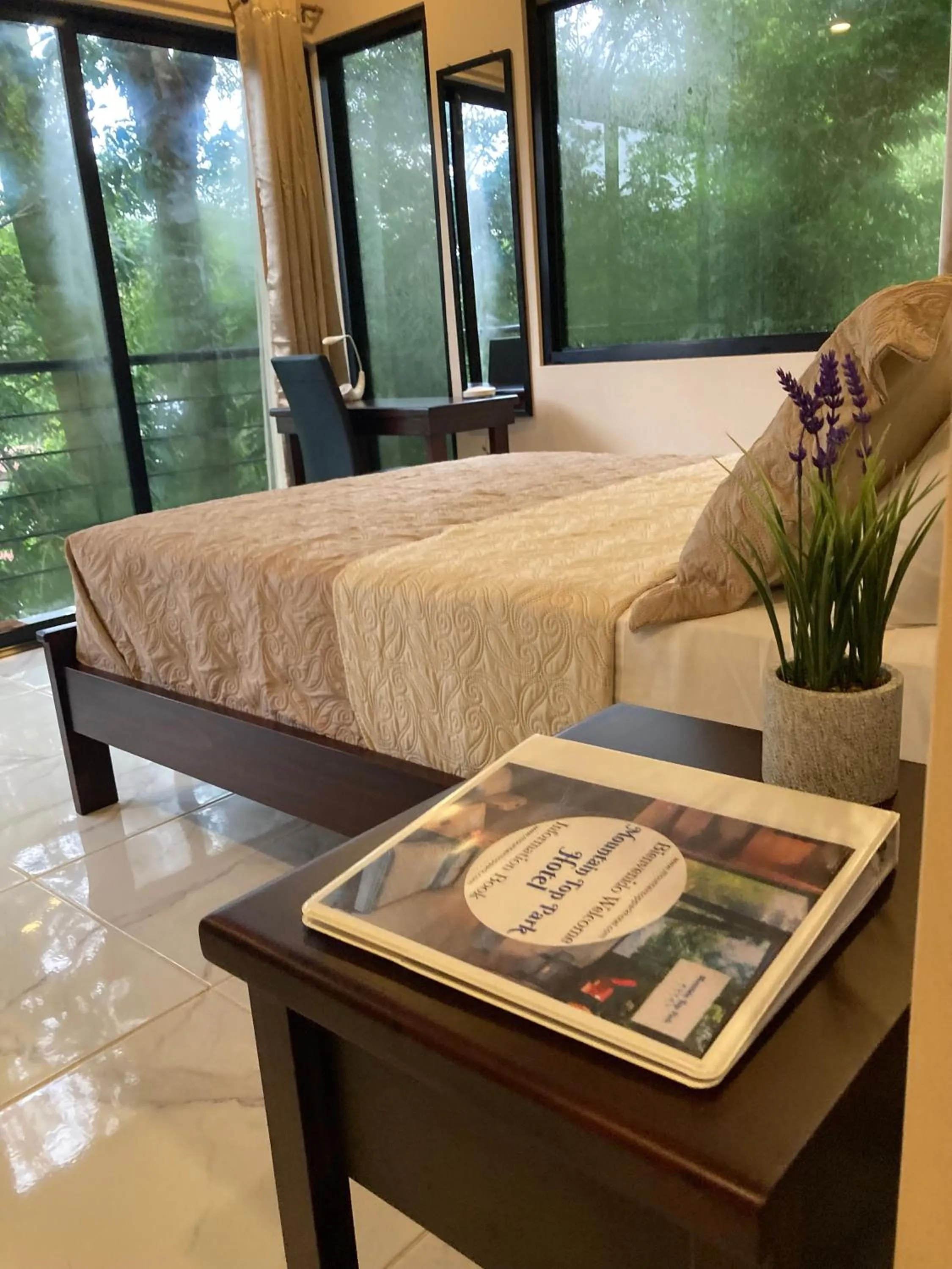 Bed in Mountain Top Park Hotel
