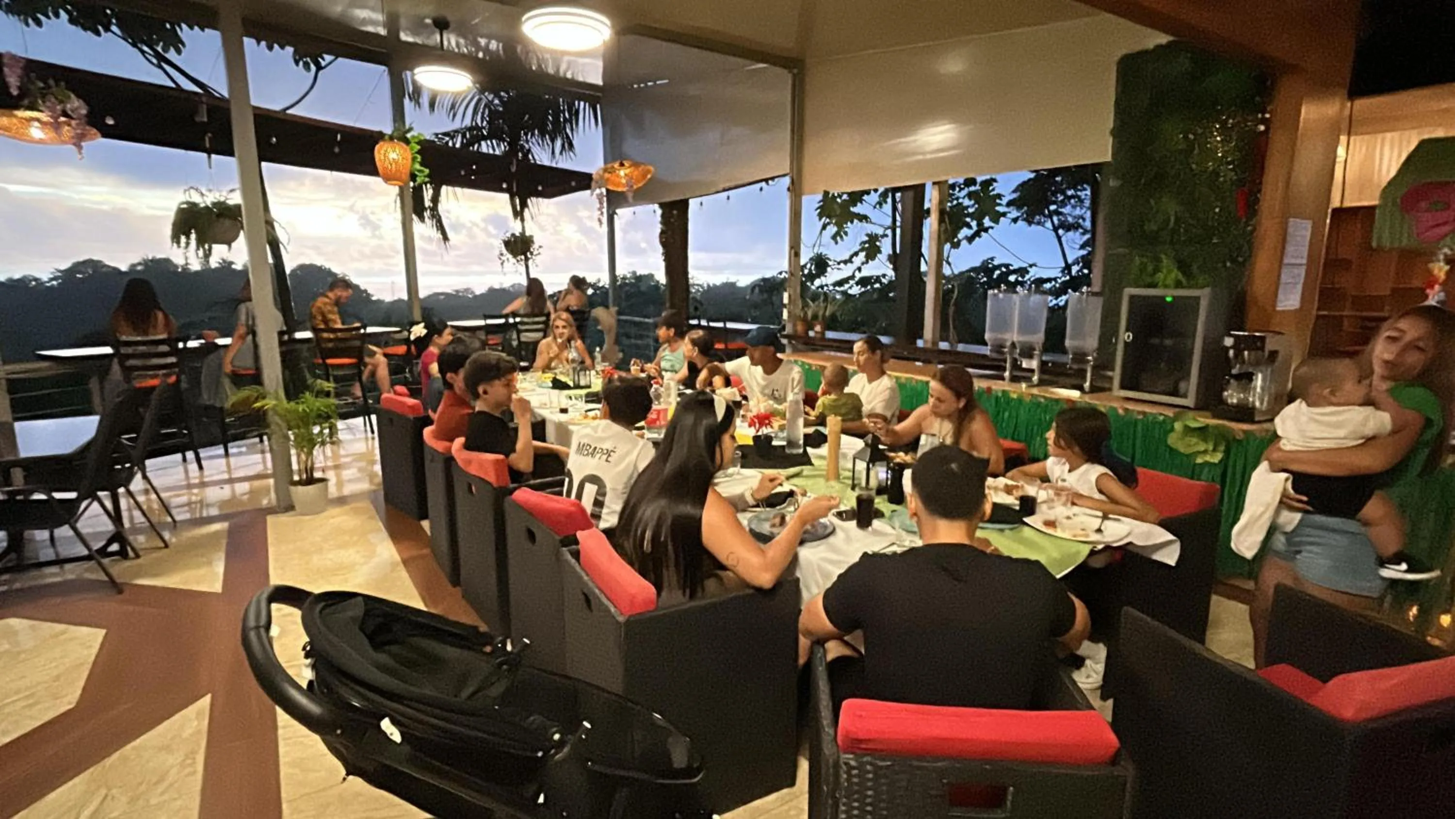 Restaurant/places to eat in Mountain Top Park Hotel