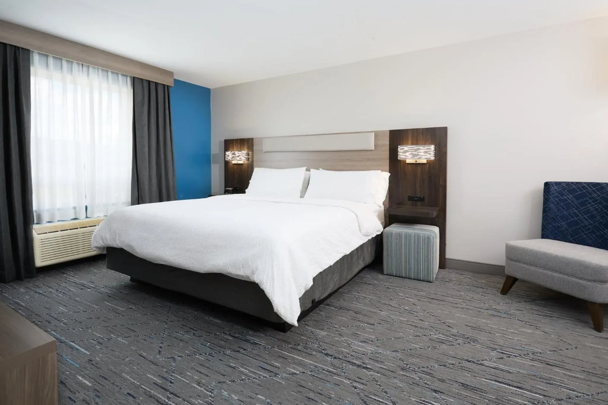 Photo of the whole room, Bed in Holiday Inn Express Hotel & Suites Swift Current by IHG Photo of the whole room, Bed in Holiday Inn Express Hotel & Suites Swift Current by IHG