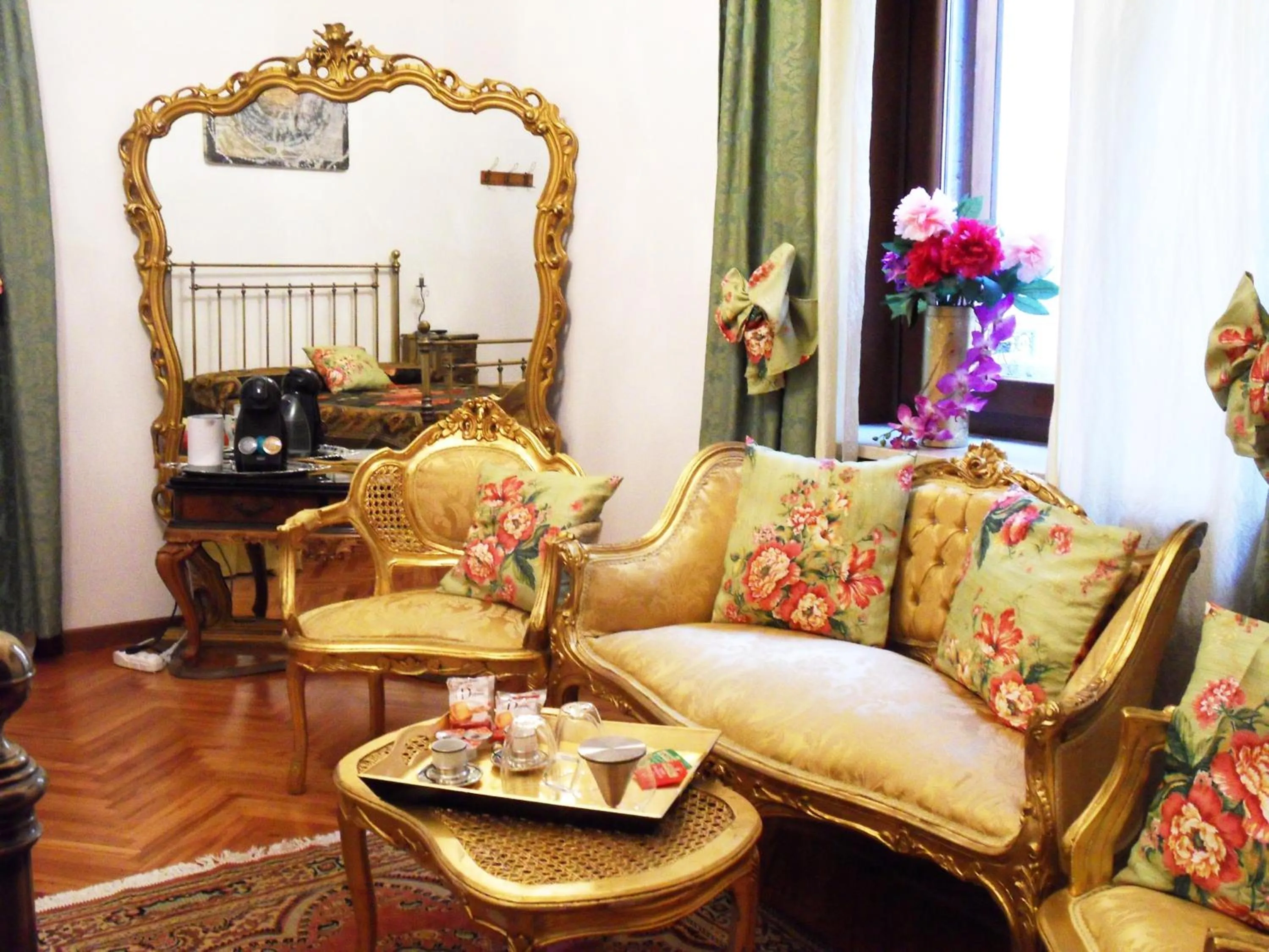 Photo of the whole room in Art&Coffee