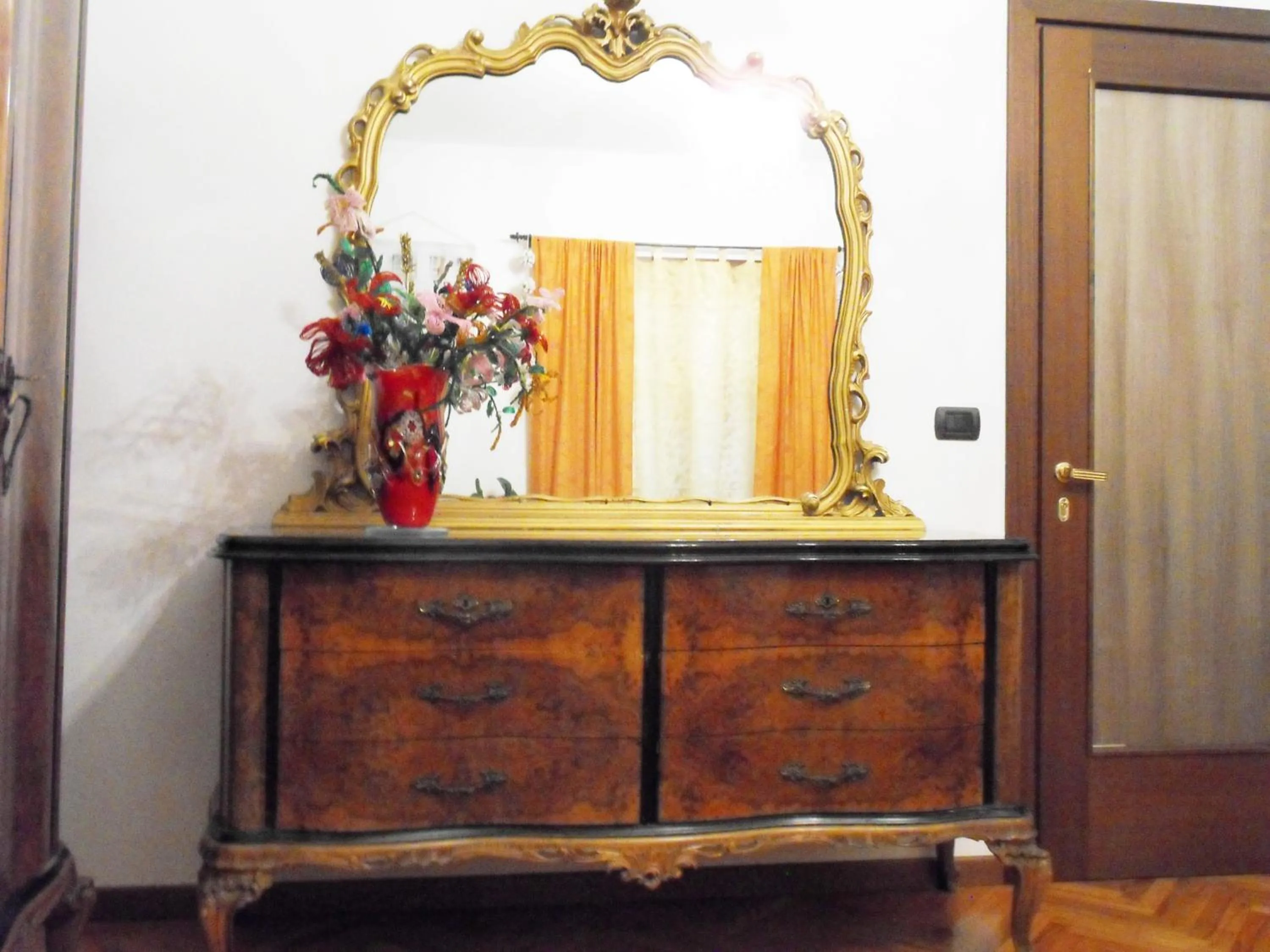 Photo of the whole room in Art&Coffee