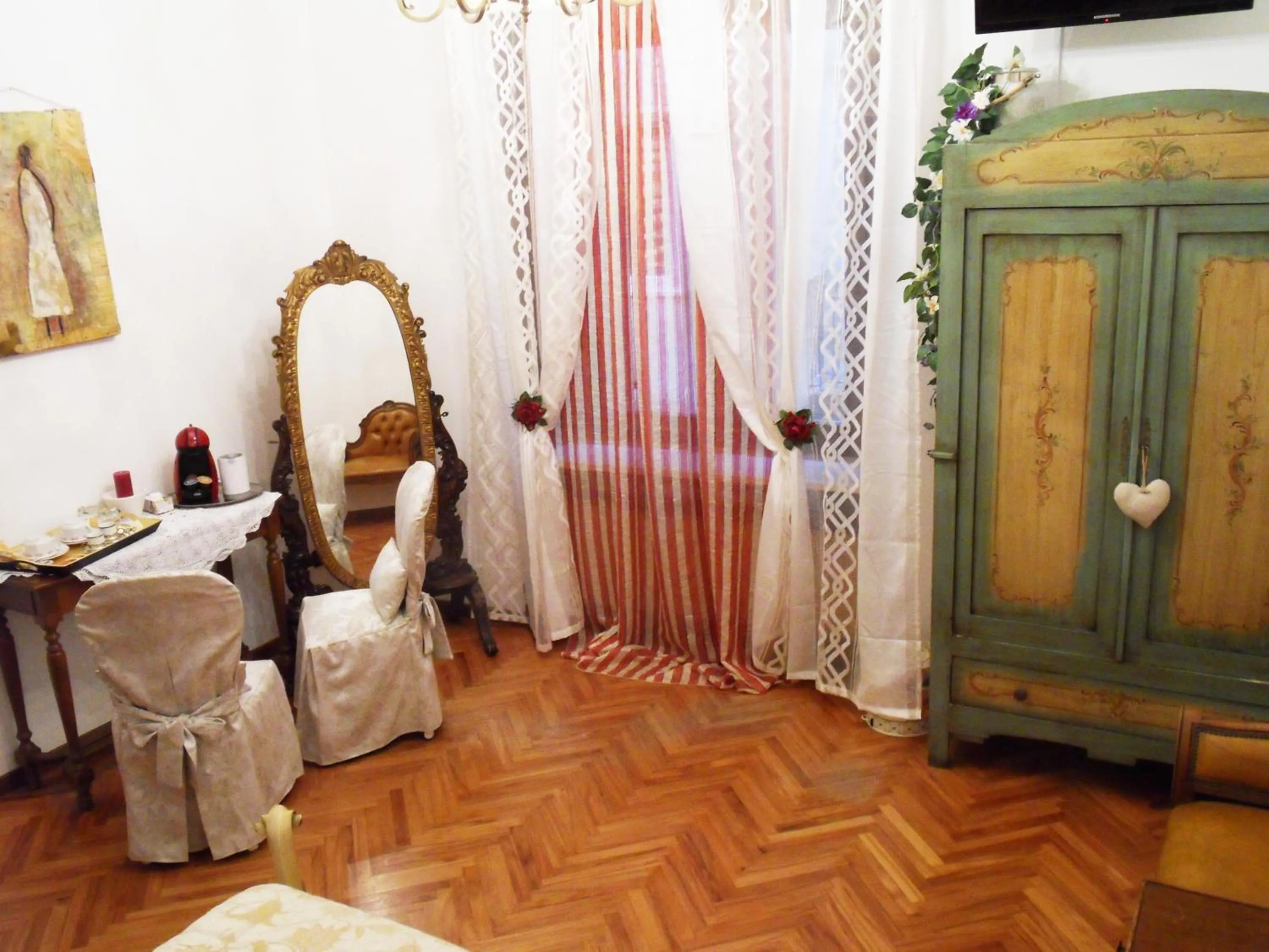 Photo of the whole room in Art&Coffee