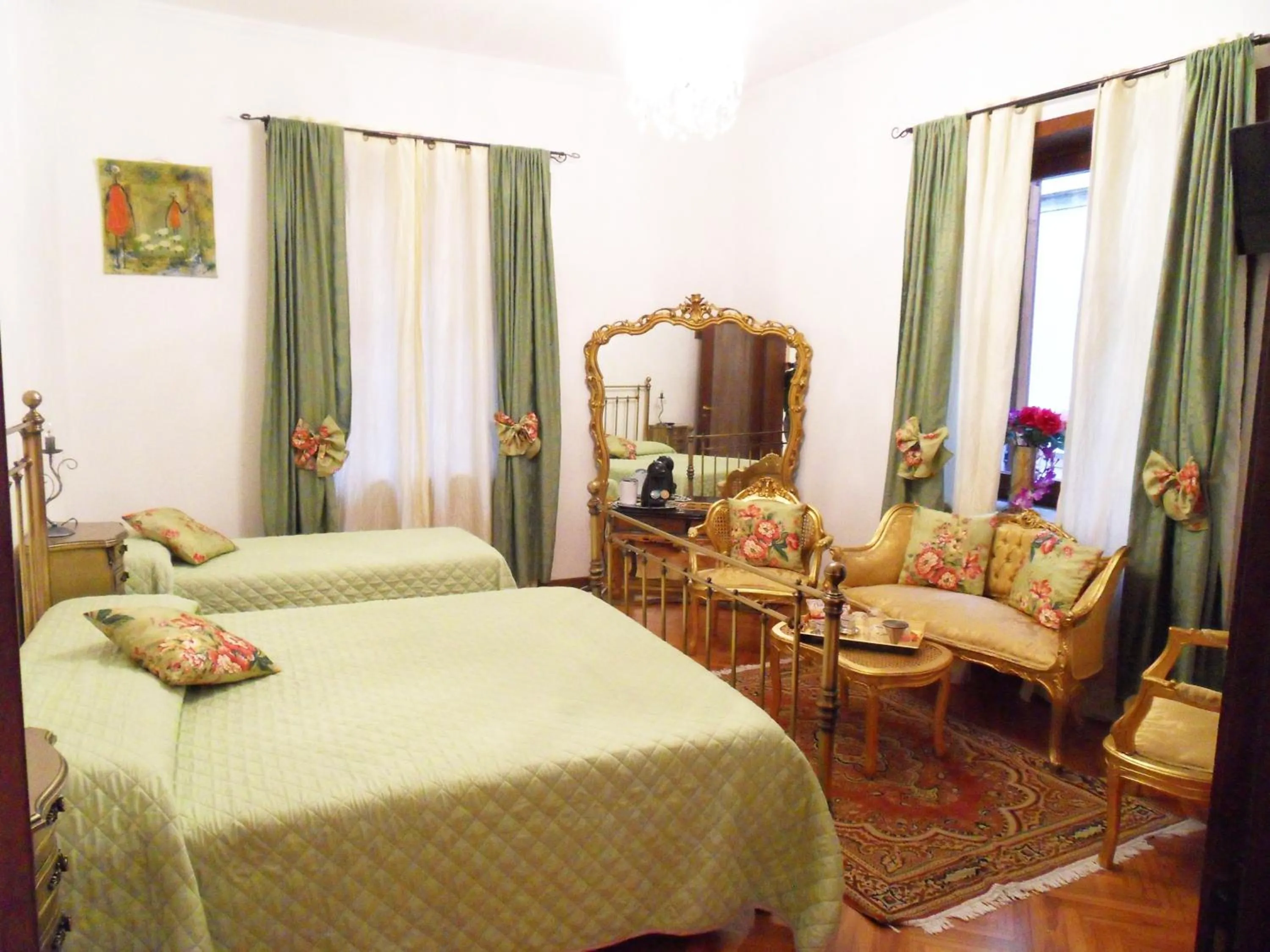 Photo of the whole room, Bed in Art&Coffee