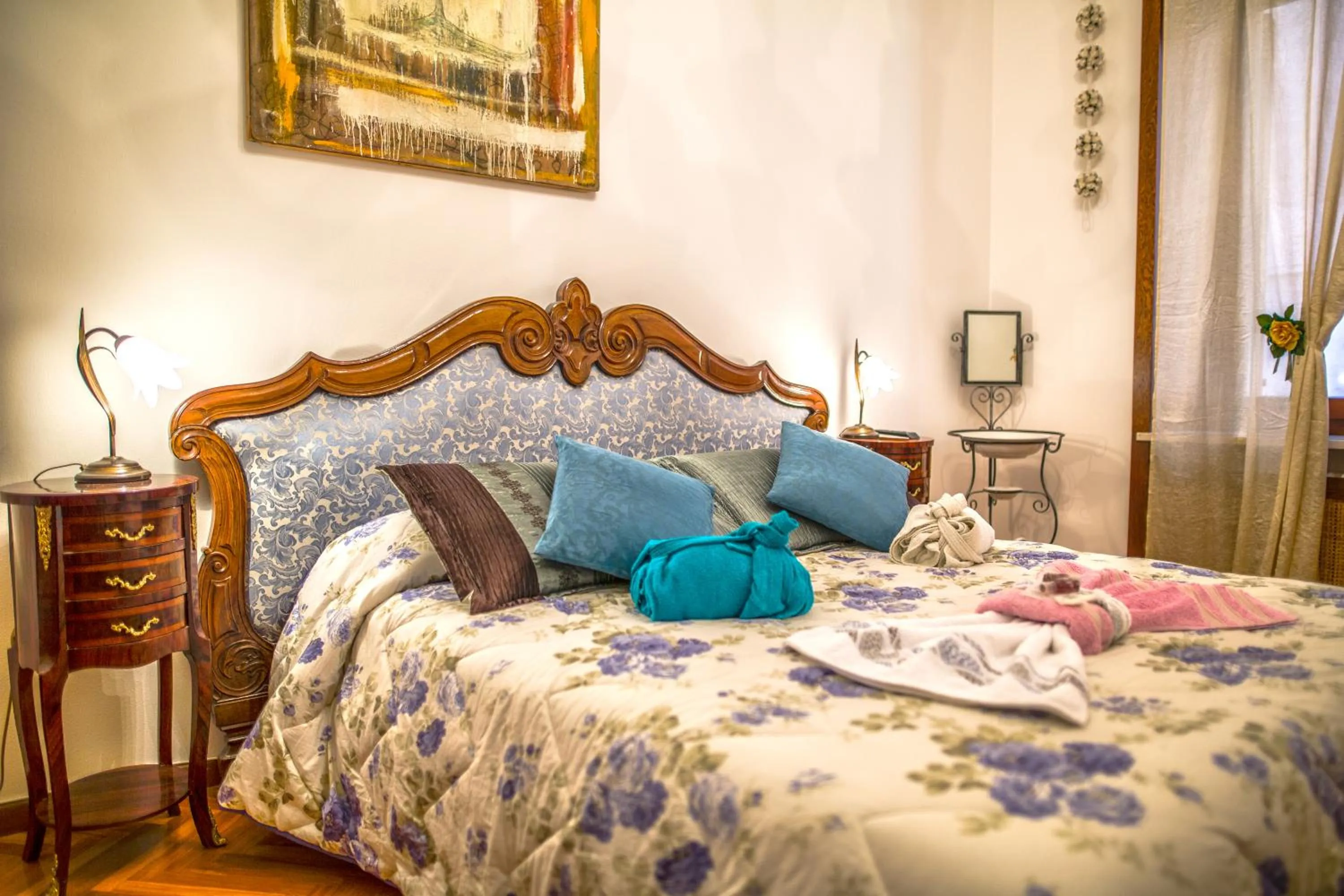 Photo of the whole room, Bed in Art&Coffee