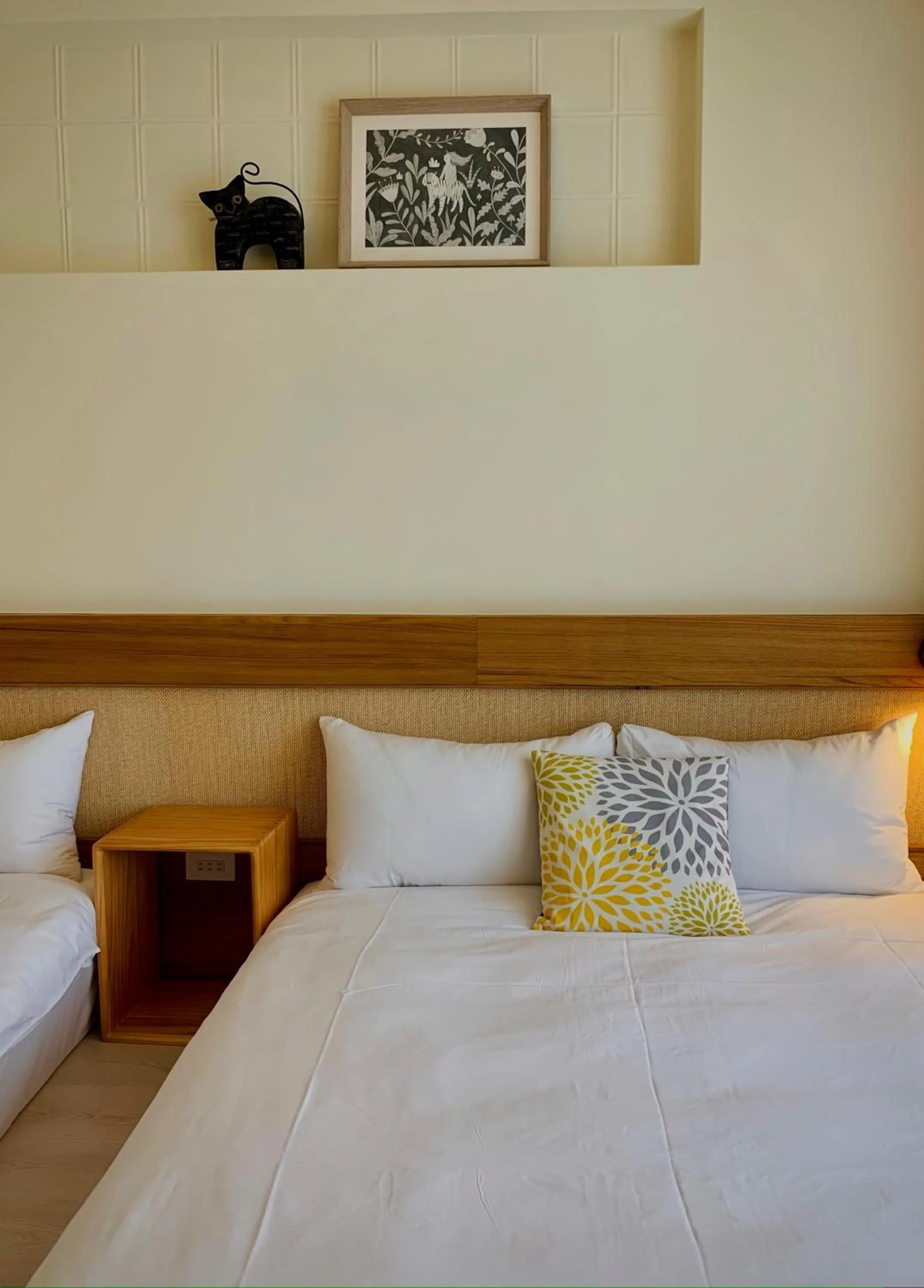 Decorative detail, Bed in The Deer Head Inn