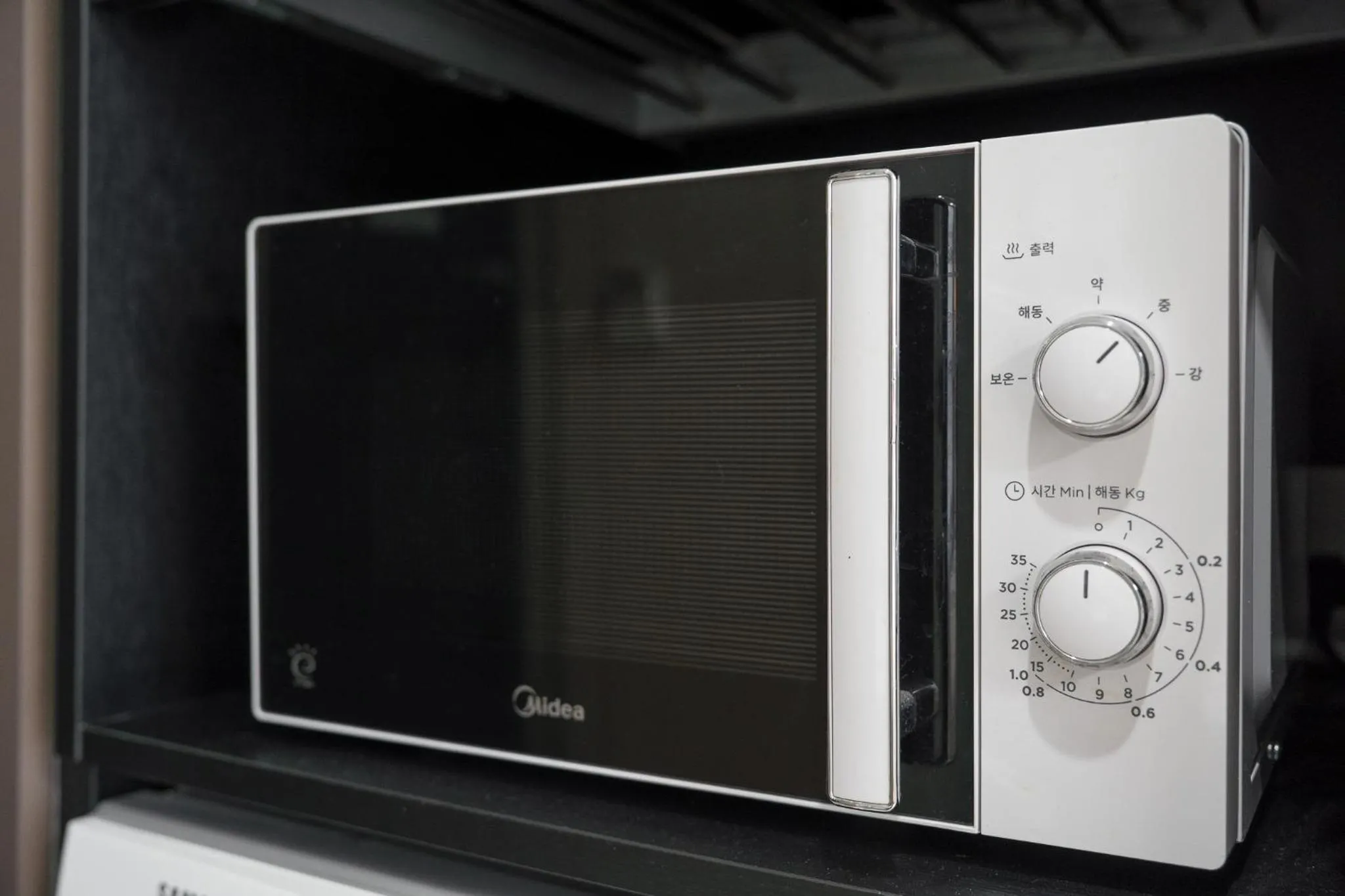 Kitchen or kitchenette in Daegu Starbnb DSR Residence Hotel lily