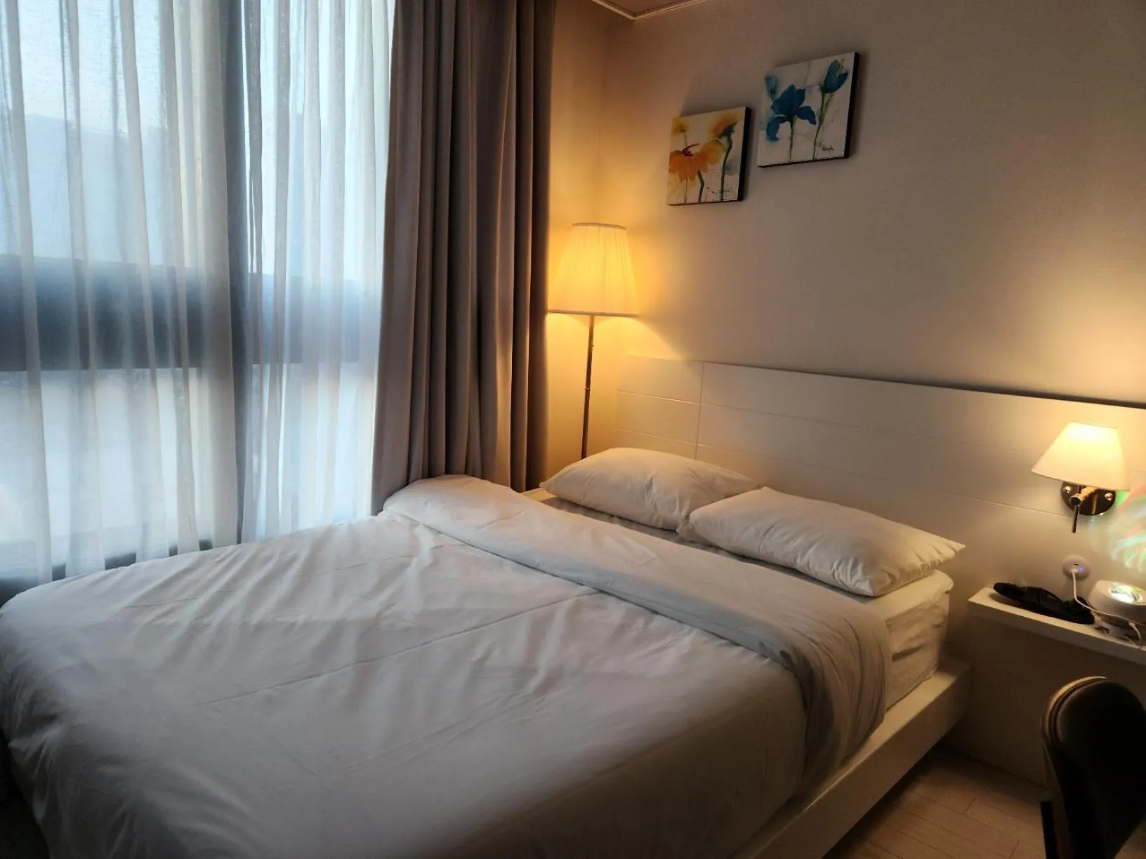 Property building, Bed in Daegu Starbnb DSR Residence Hotel lily