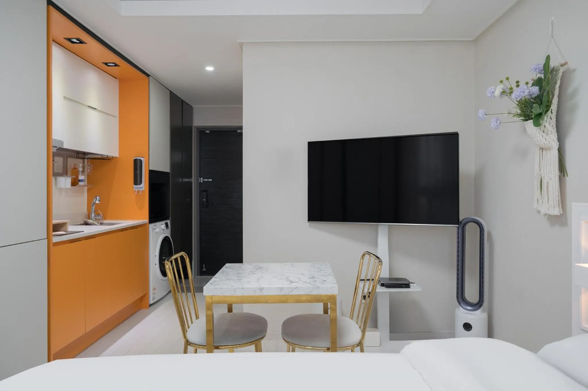 Bed in Daegu Starbnb DSR Residence Hotel lily