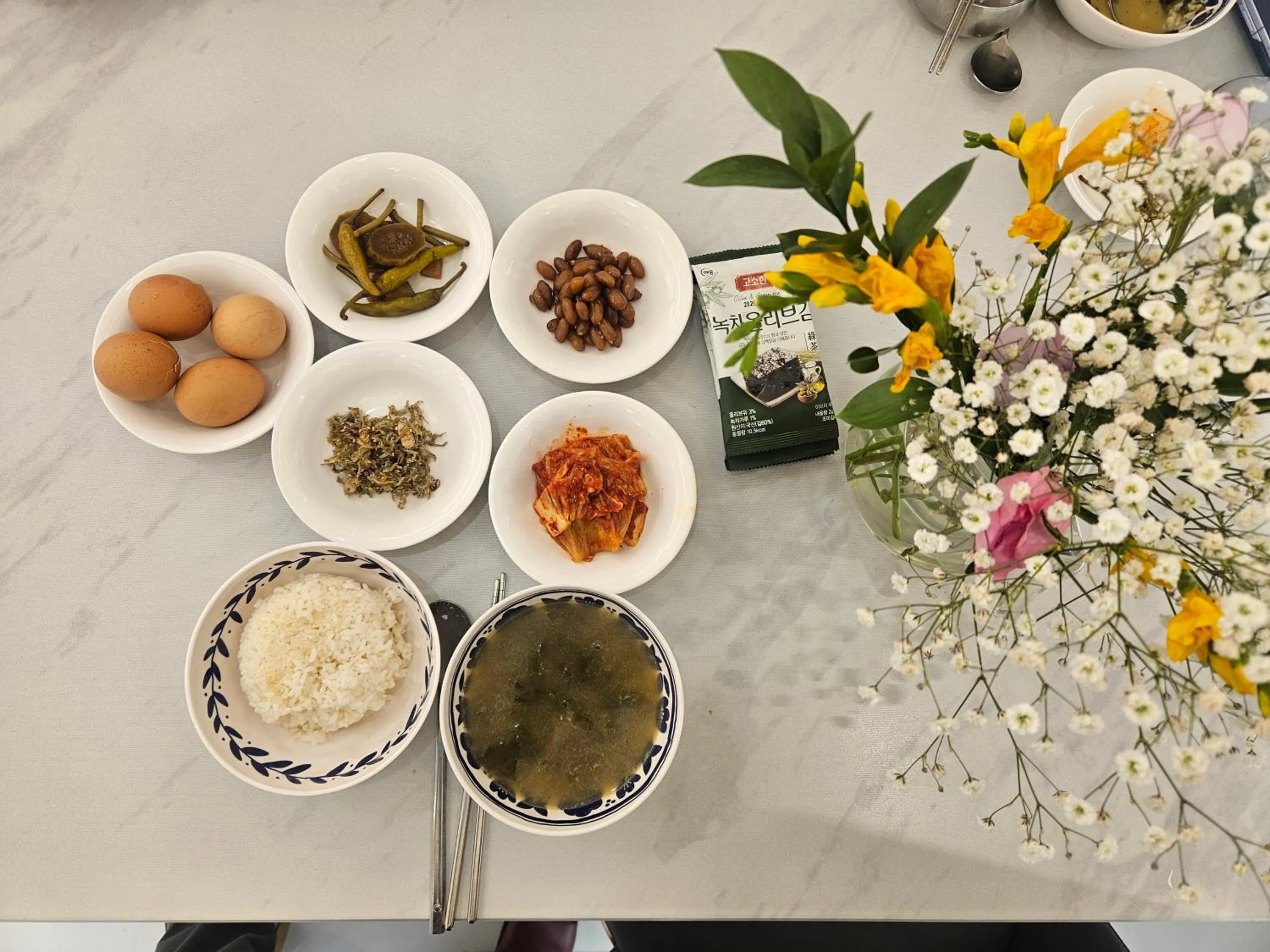 Food and drinks in Daegu Starbnb DSR Residence Hotel lily