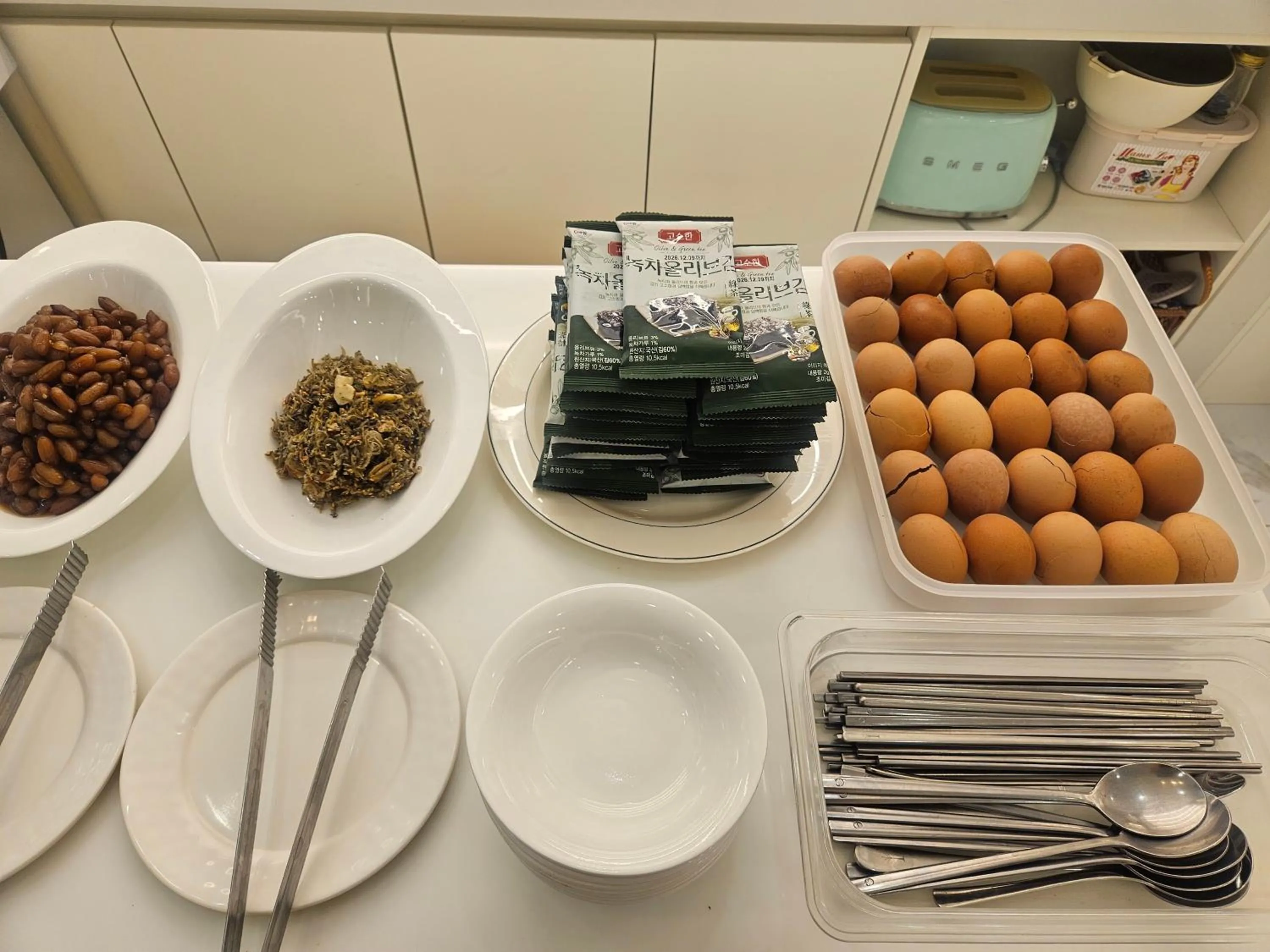 Food and drinks in Daegu Starbnb DSR Residence Hotel lily