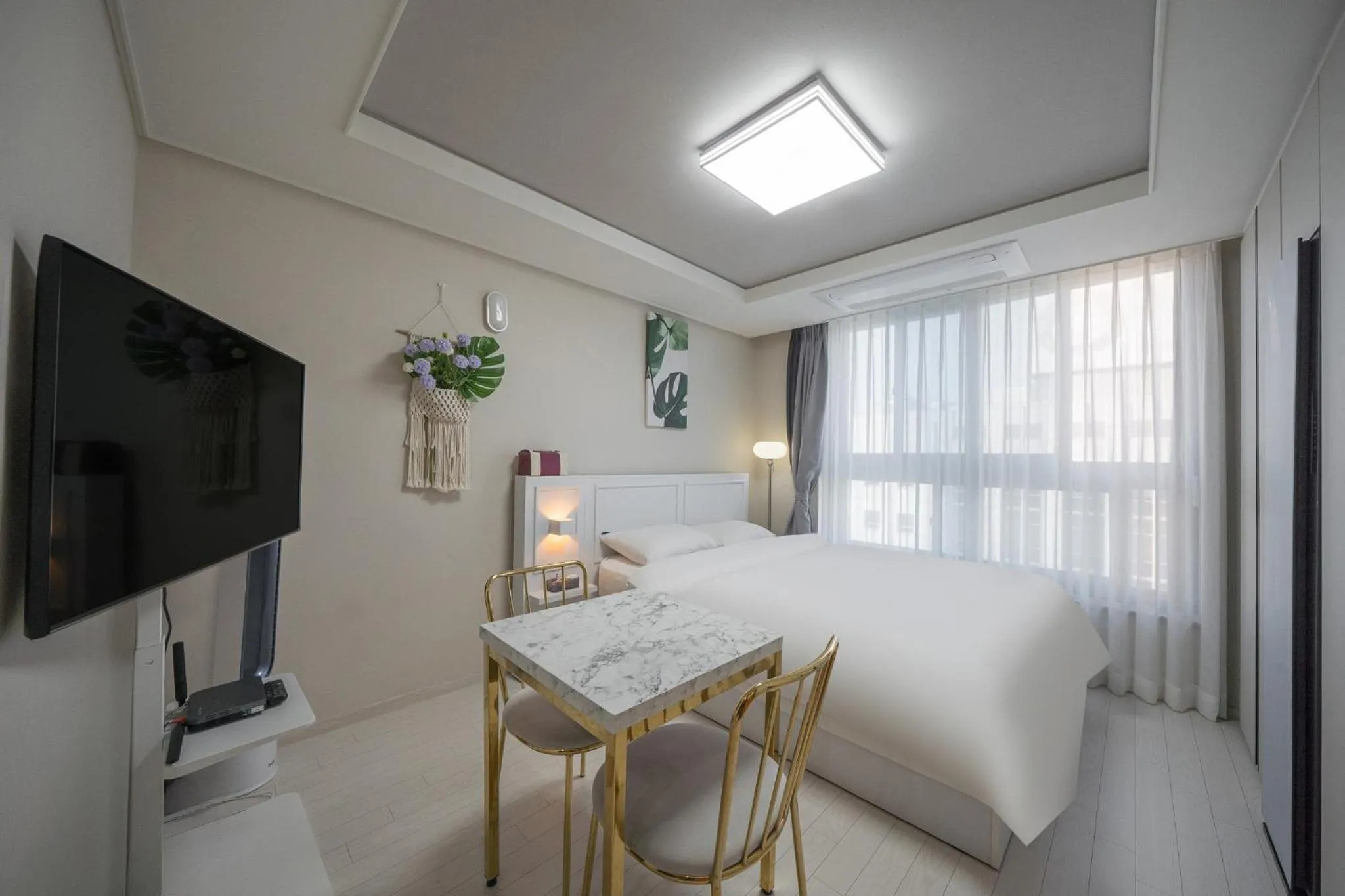 Bed in Daegu Starbnb DSR Residence Hotel lily